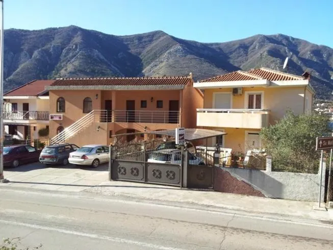 Property building in ROOMS & APARTMENTS DOBROTSKI DVORI