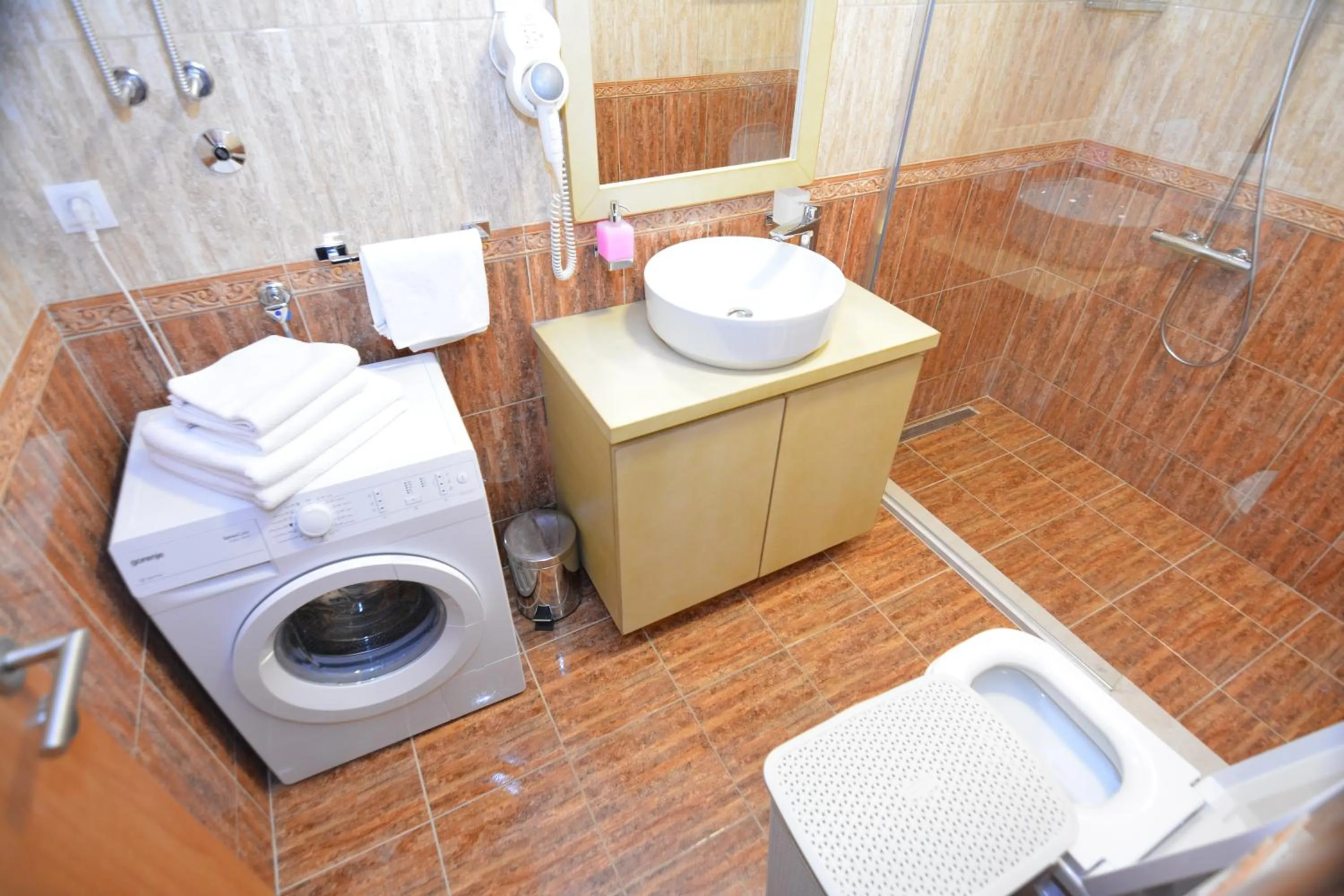 ROOMS & APARTMENTS DOBROTSKI DVORI