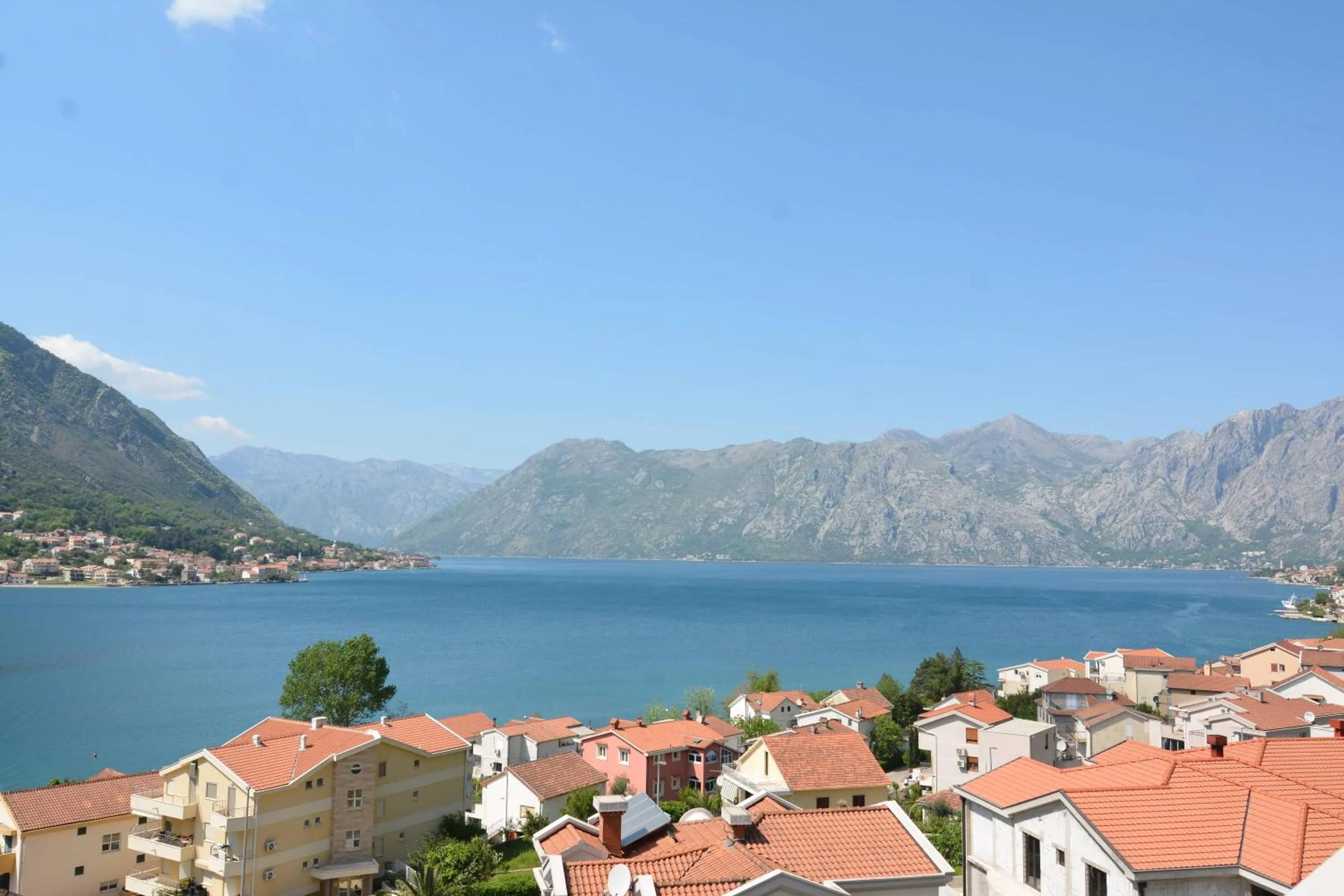 ROOMS & APARTMENTS DOBROTSKI DVORI