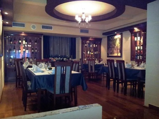 Restaurant/places to eat in ROOMS & APARTMENTS DOBROTSKI DVORI