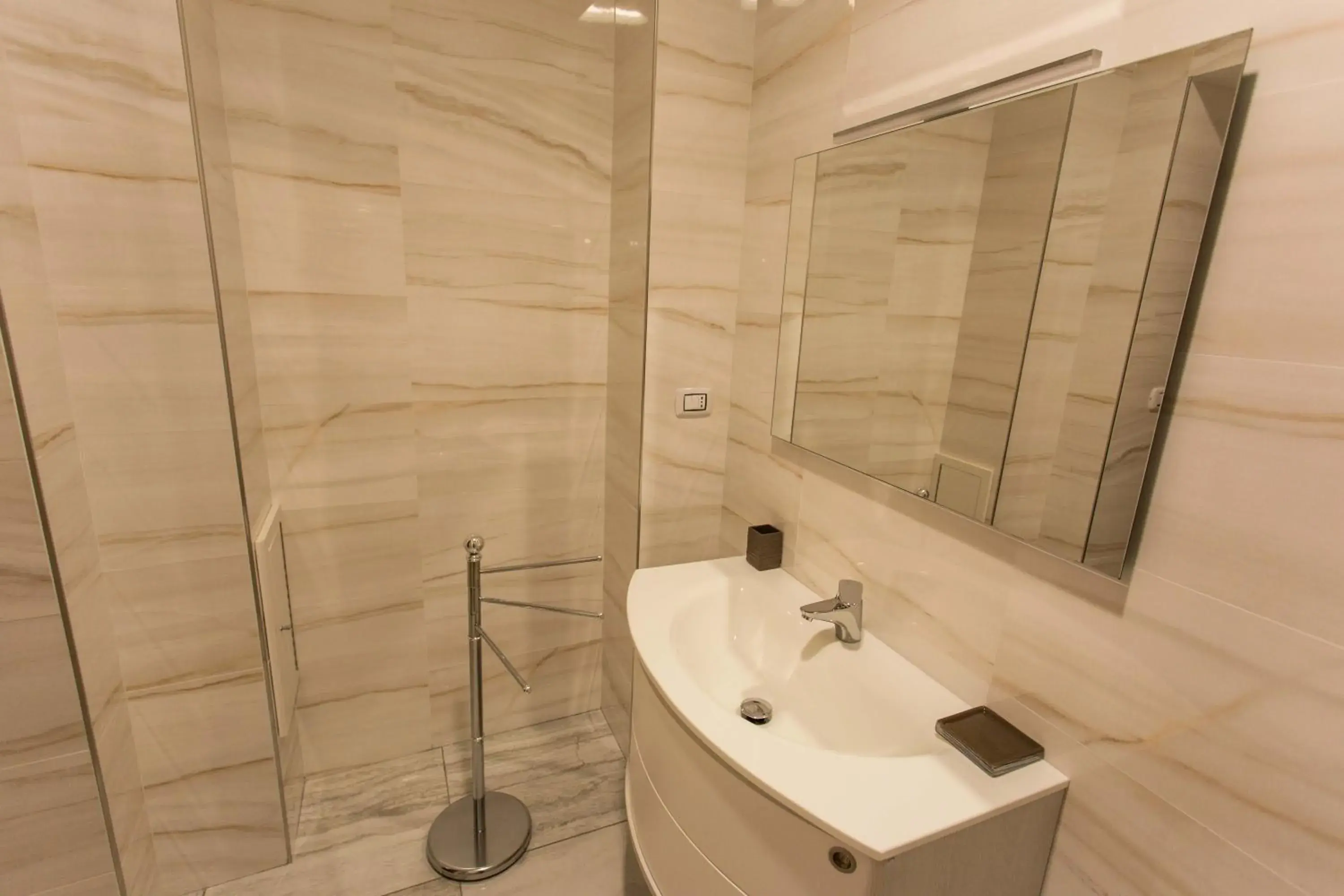 Standard Single Room with Shared Bathroom in Le Affacciate Bruzie Home Guest House Standard Single Room with Shared Bathroom in Le Affacciate Bruzie Home Guest House