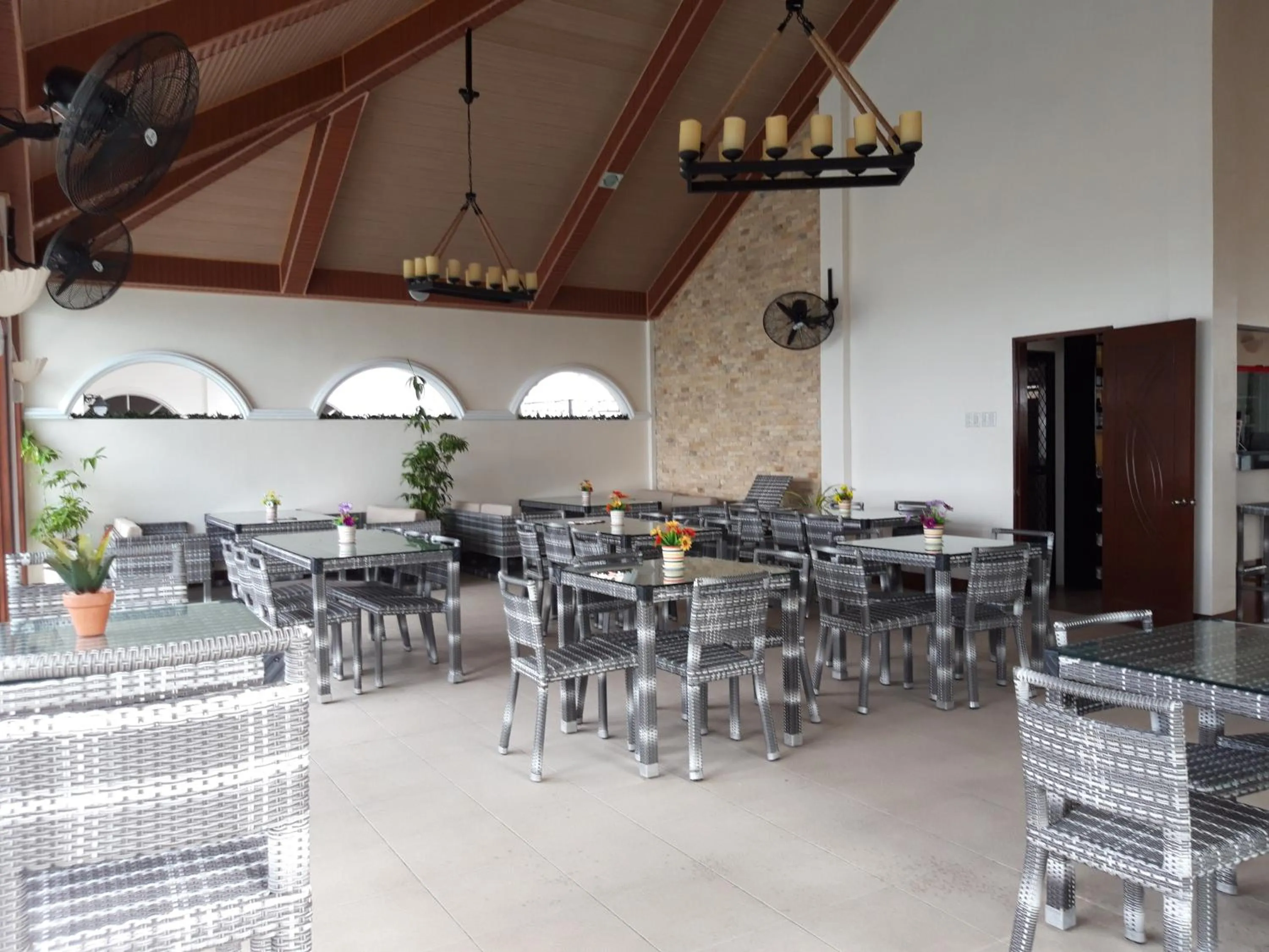 Restaurant/places to eat in Marick Beach Resort