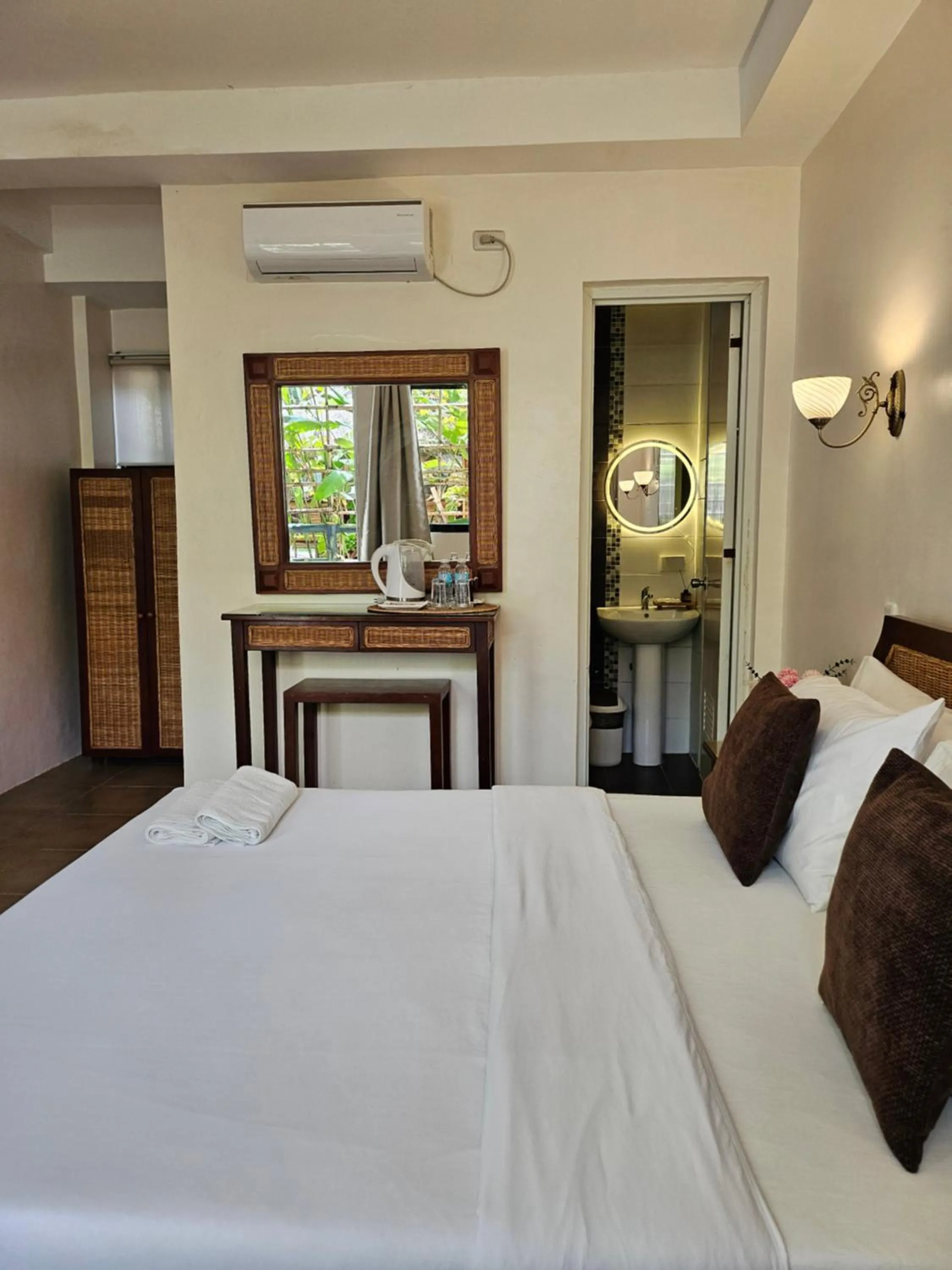 Bed in Marick Beach Resort