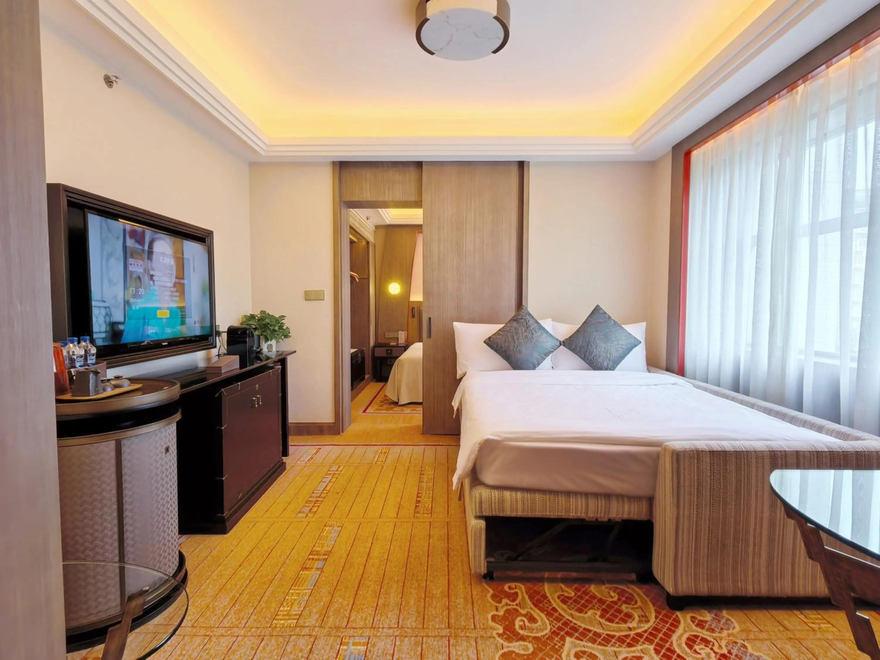 Living room, Bed in Chengdu Tibetan Hotel