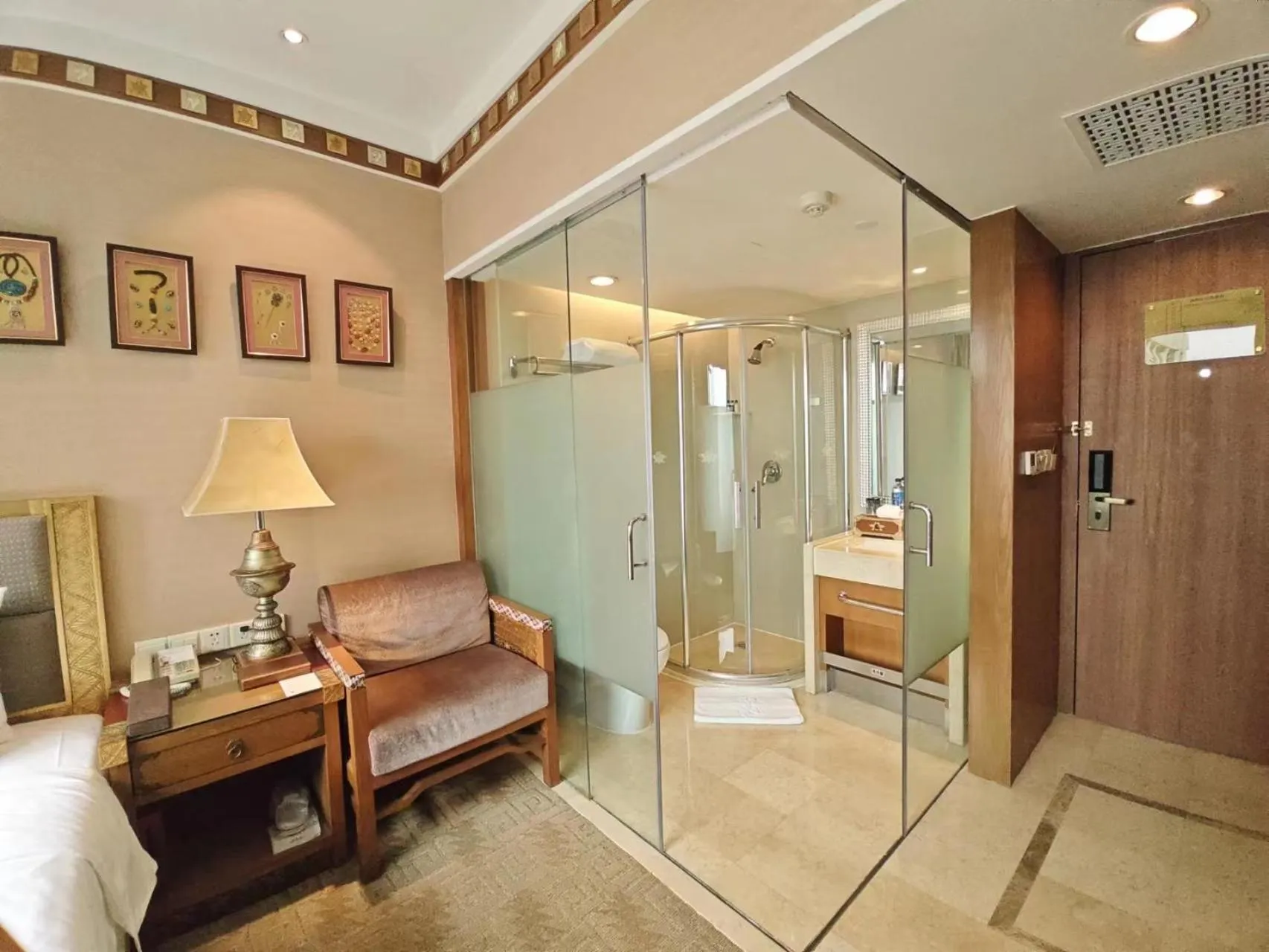 Shower in Chengdu Tibetan Hotel