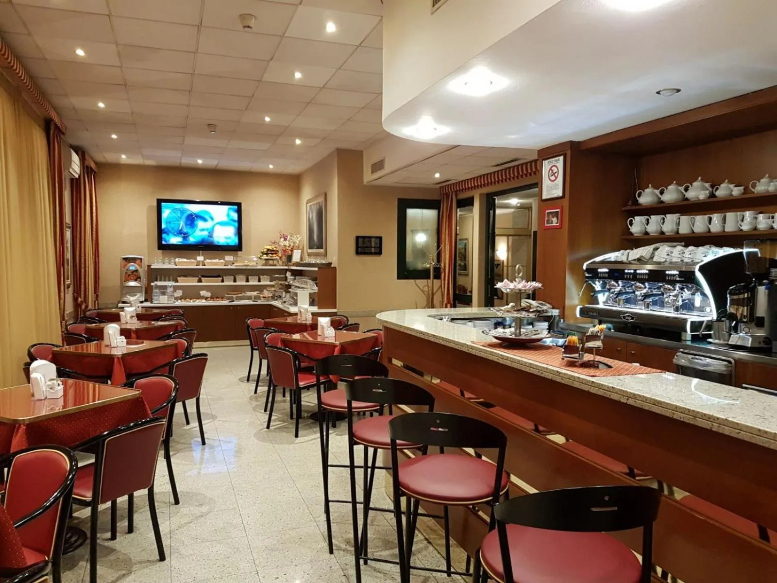 Lounge or bar in Hotel Tirreno