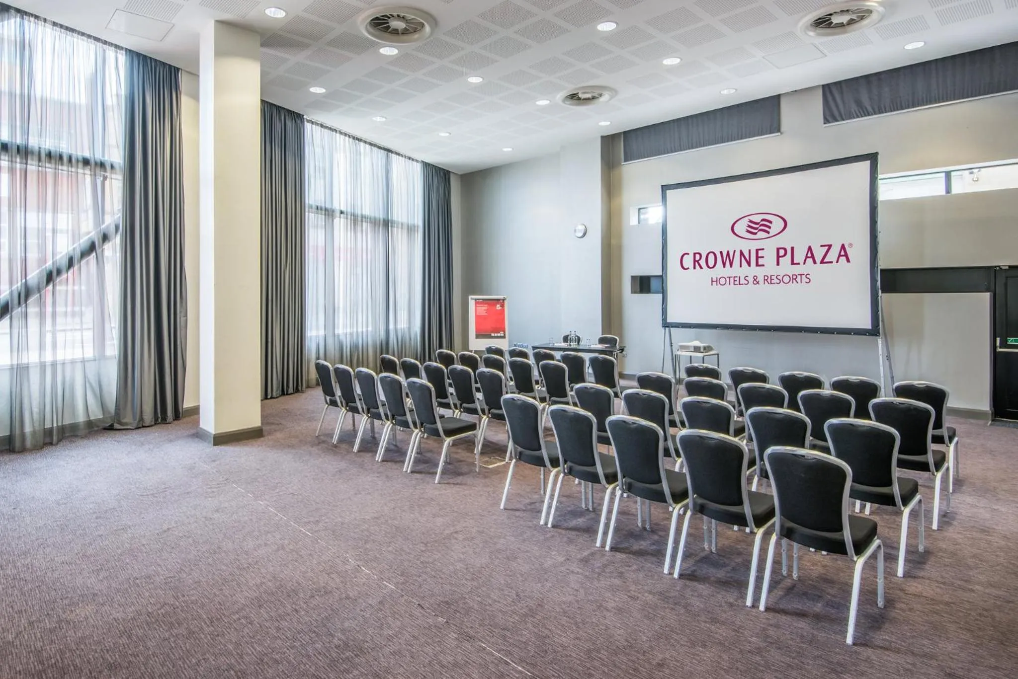 Meeting/conference room in Crowne Plaza Manchester City Centre by IHG