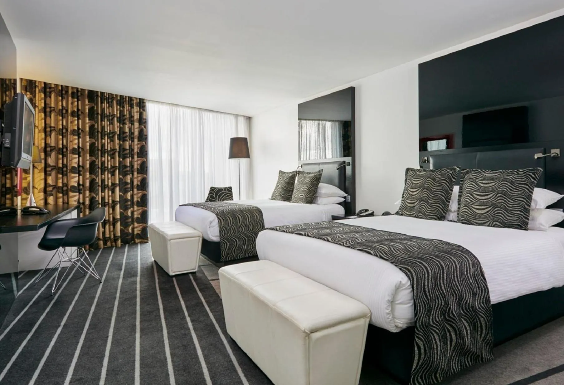 Photo of the whole room, Bed in Crowne Plaza Manchester City Centre by IHG