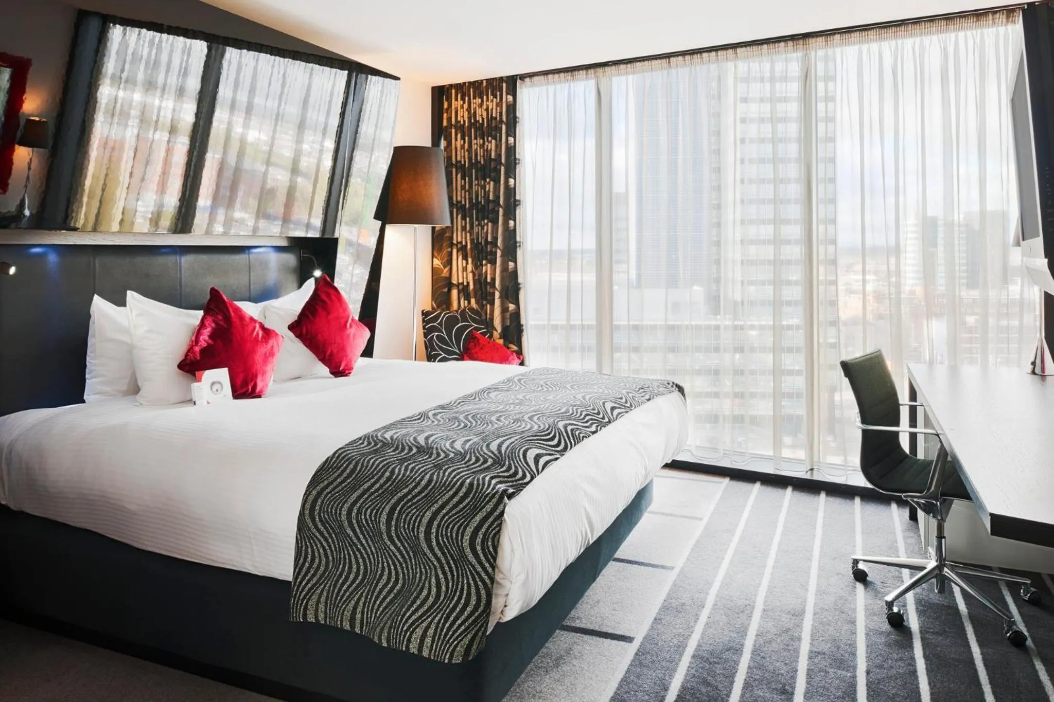 Photo of the whole room, Bed in Crowne Plaza Manchester City Centre by IHG