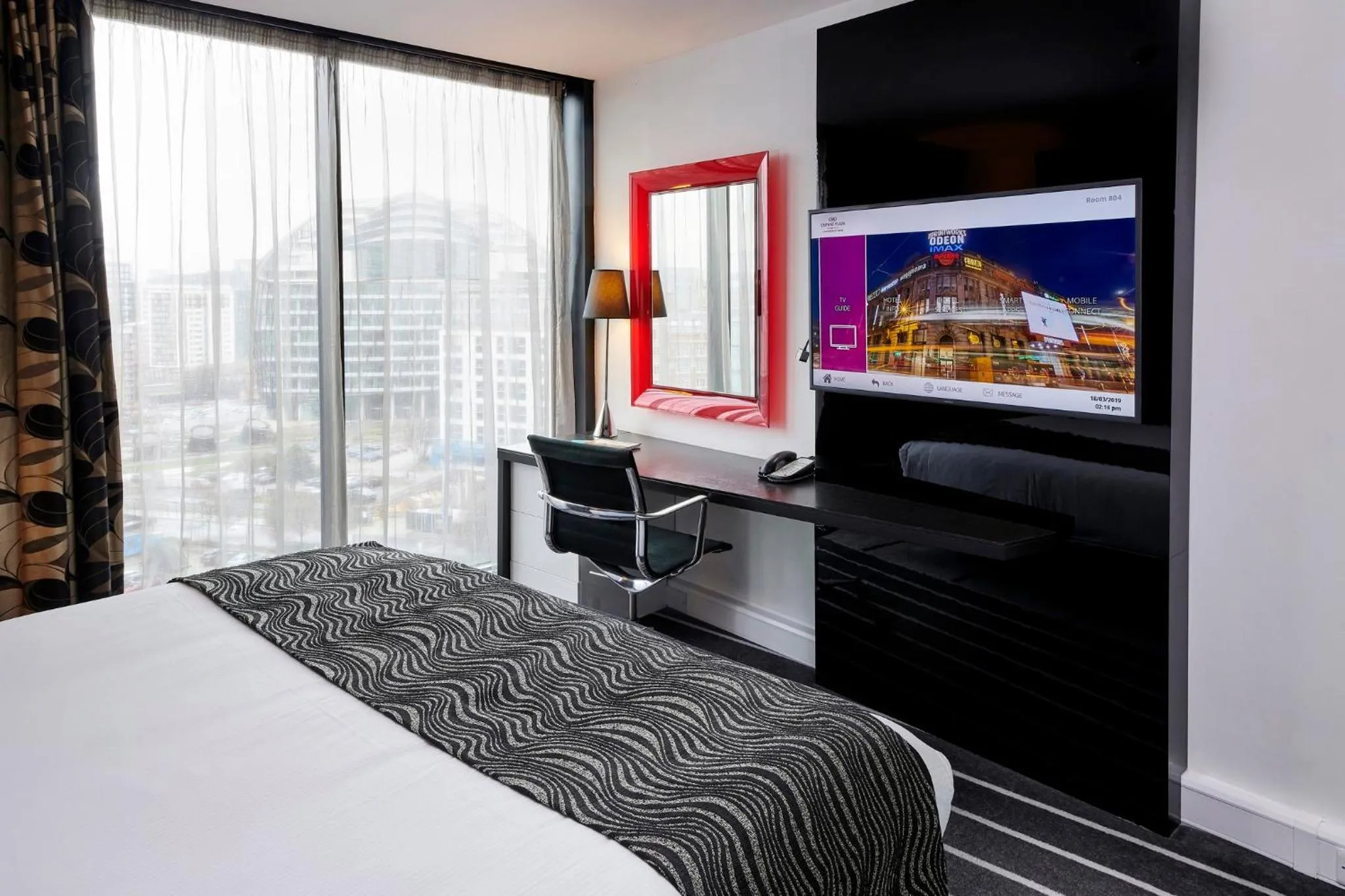 Photo of the whole room, Bed in Crowne Plaza Manchester City Centre by IHG