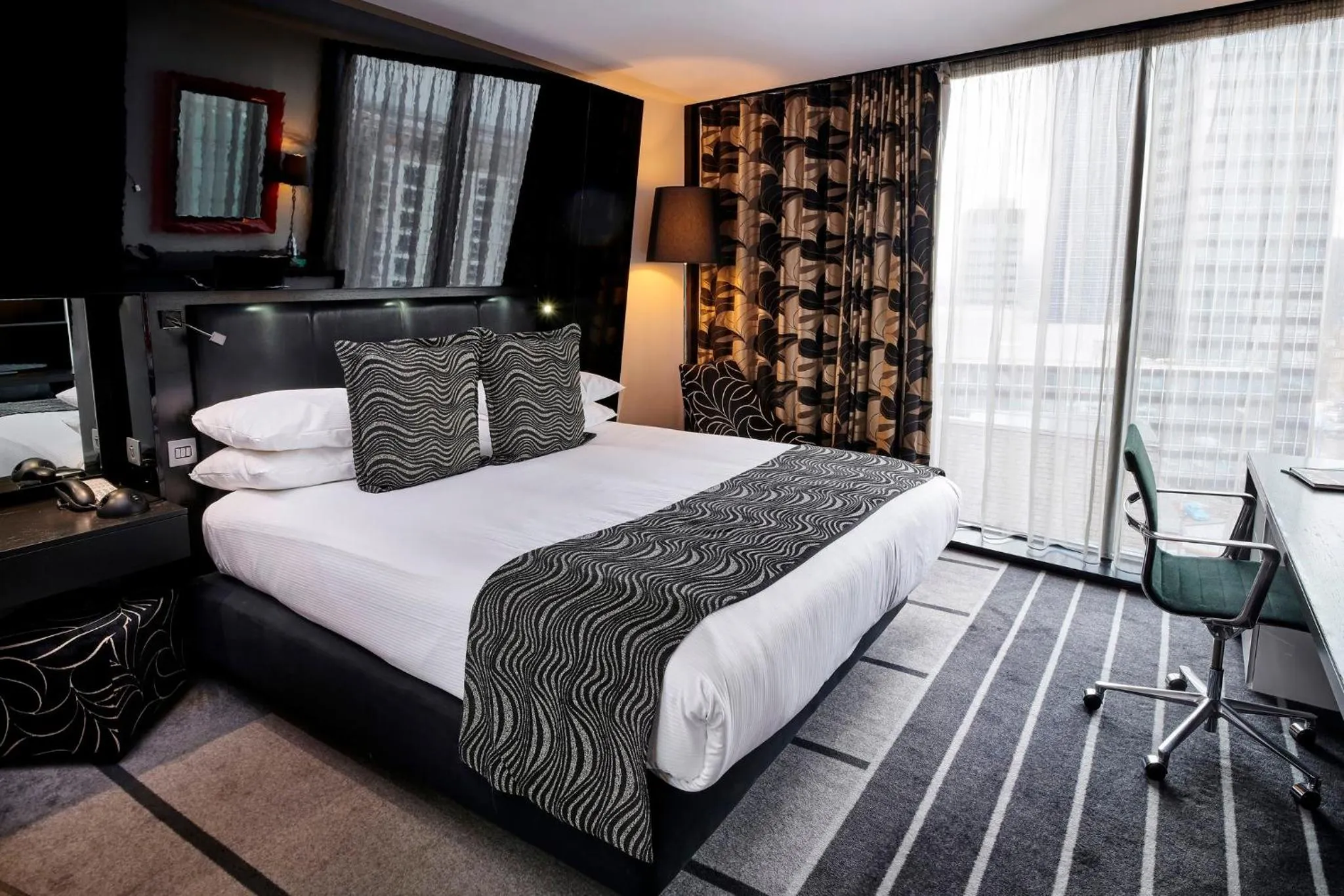 Photo of the whole room, Bed in Crowne Plaza Manchester City Centre by IHG