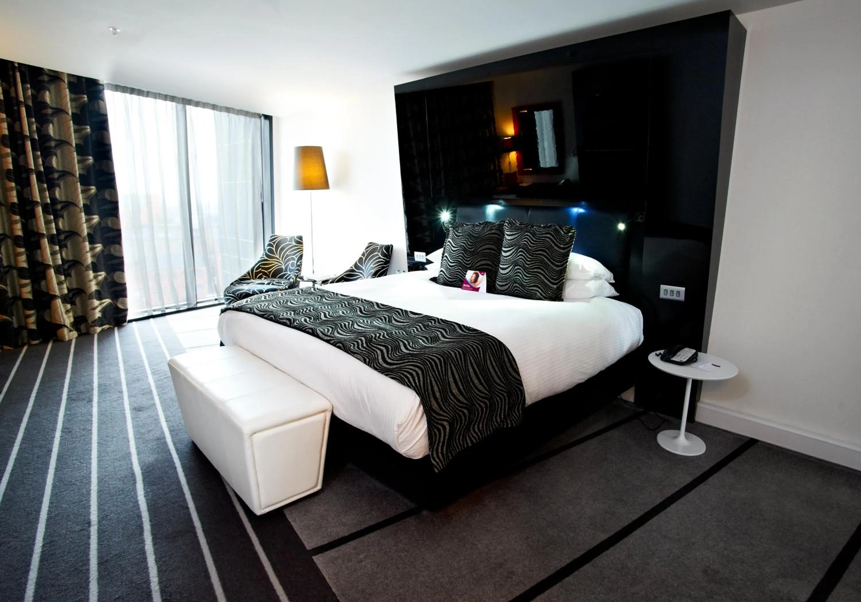 Photo of the whole room, Bed in Crowne Plaza Manchester City Centre by IHG