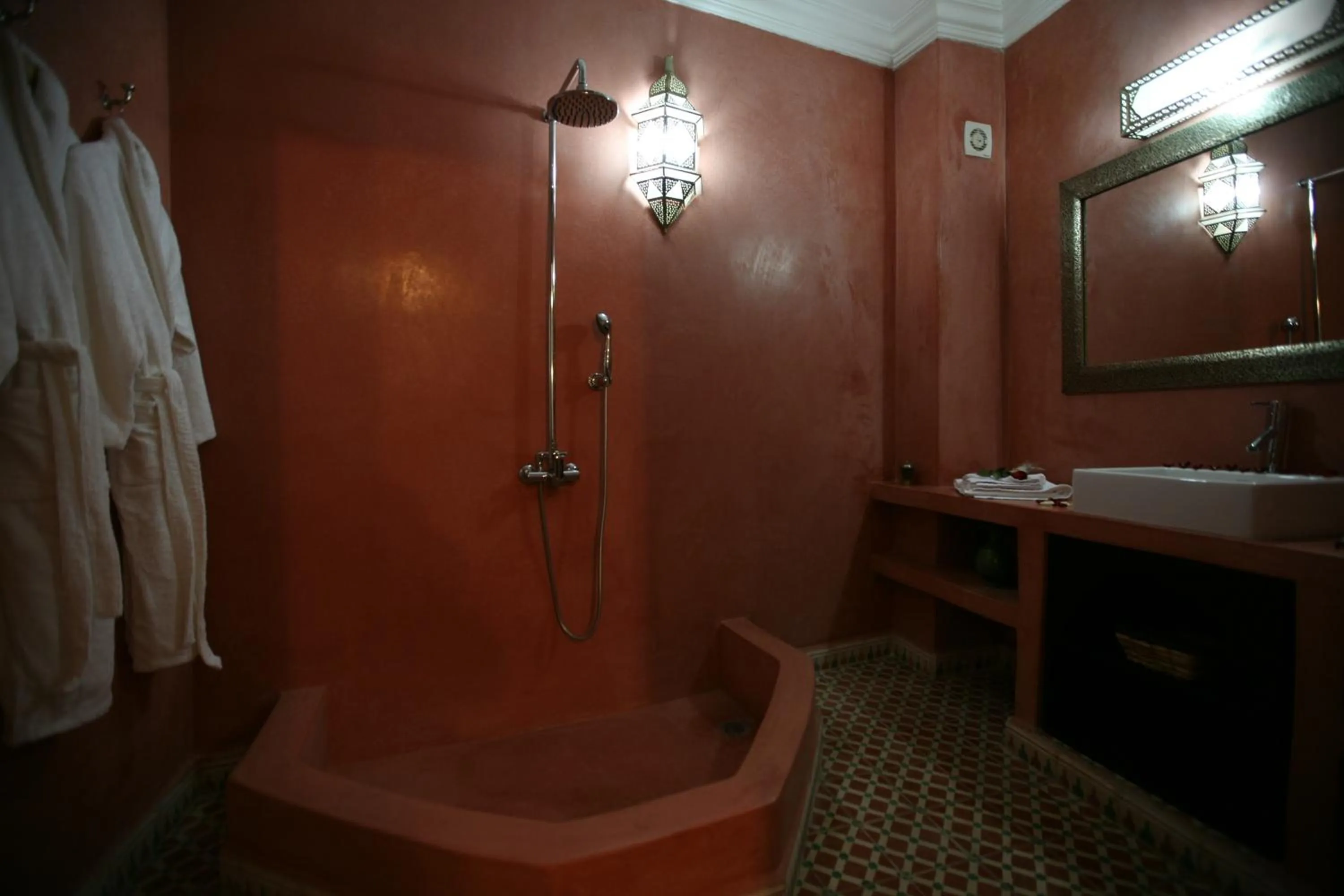 Shower in Riad Mouna
