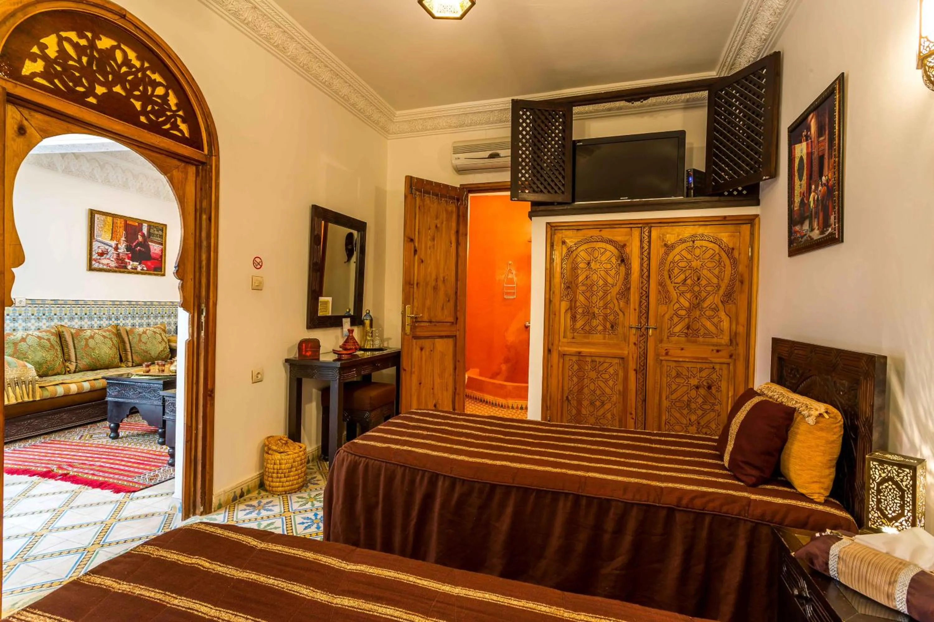 Photo of the whole room, Bed in Riad Mouna