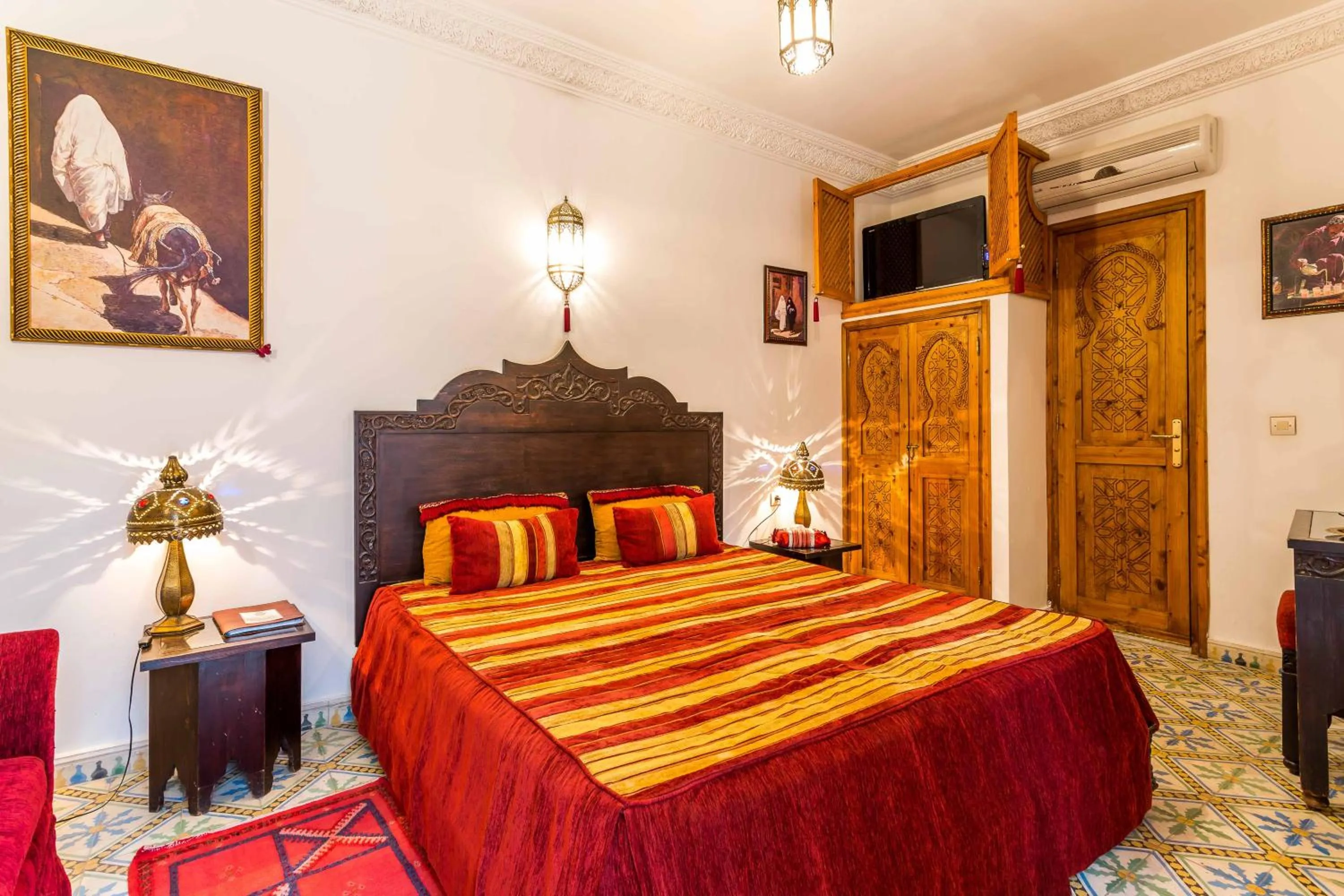 Photo of the whole room, Bed in Riad Mouna