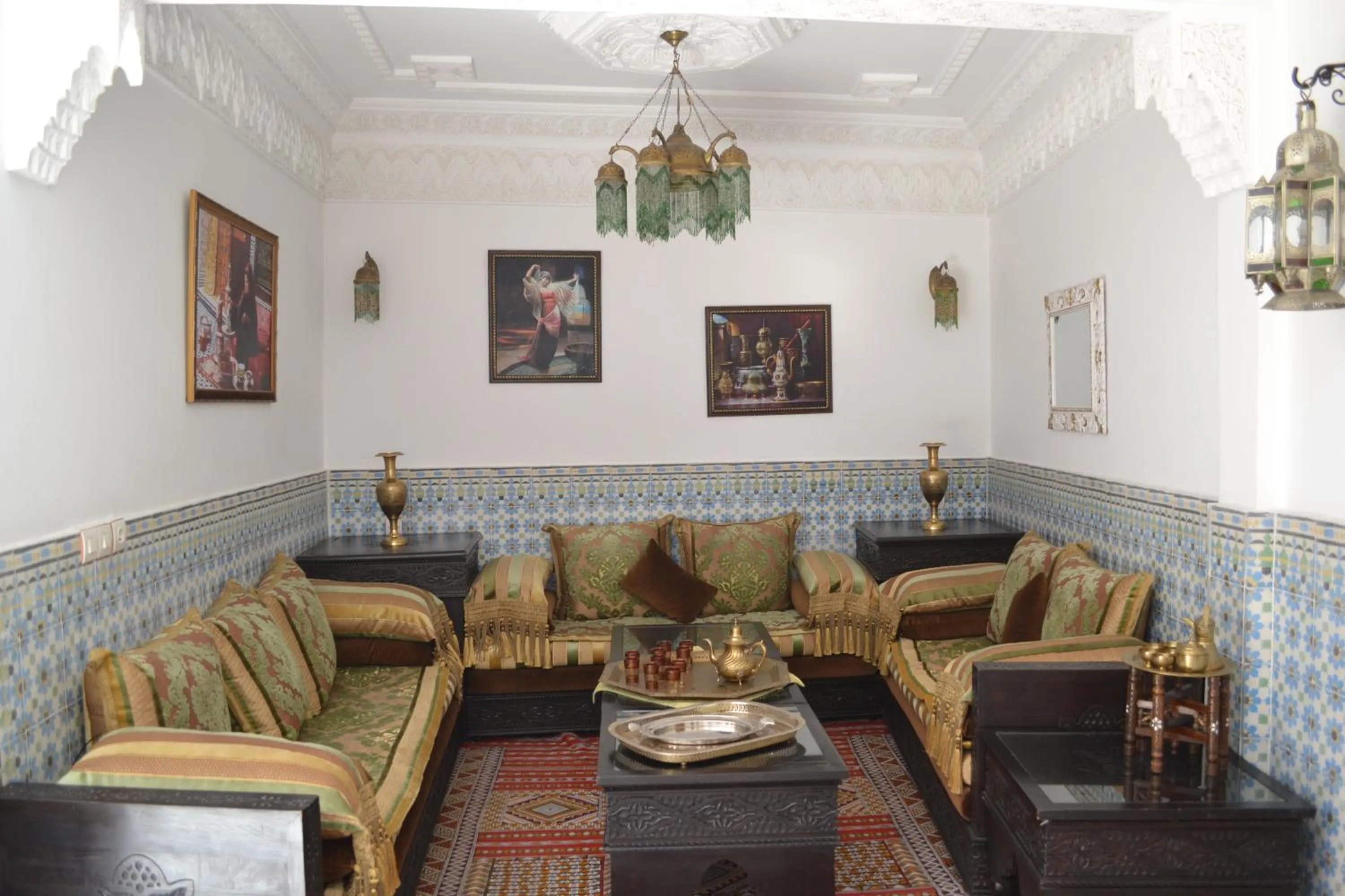 Communal lounge/ TV room in Riad Mouna
