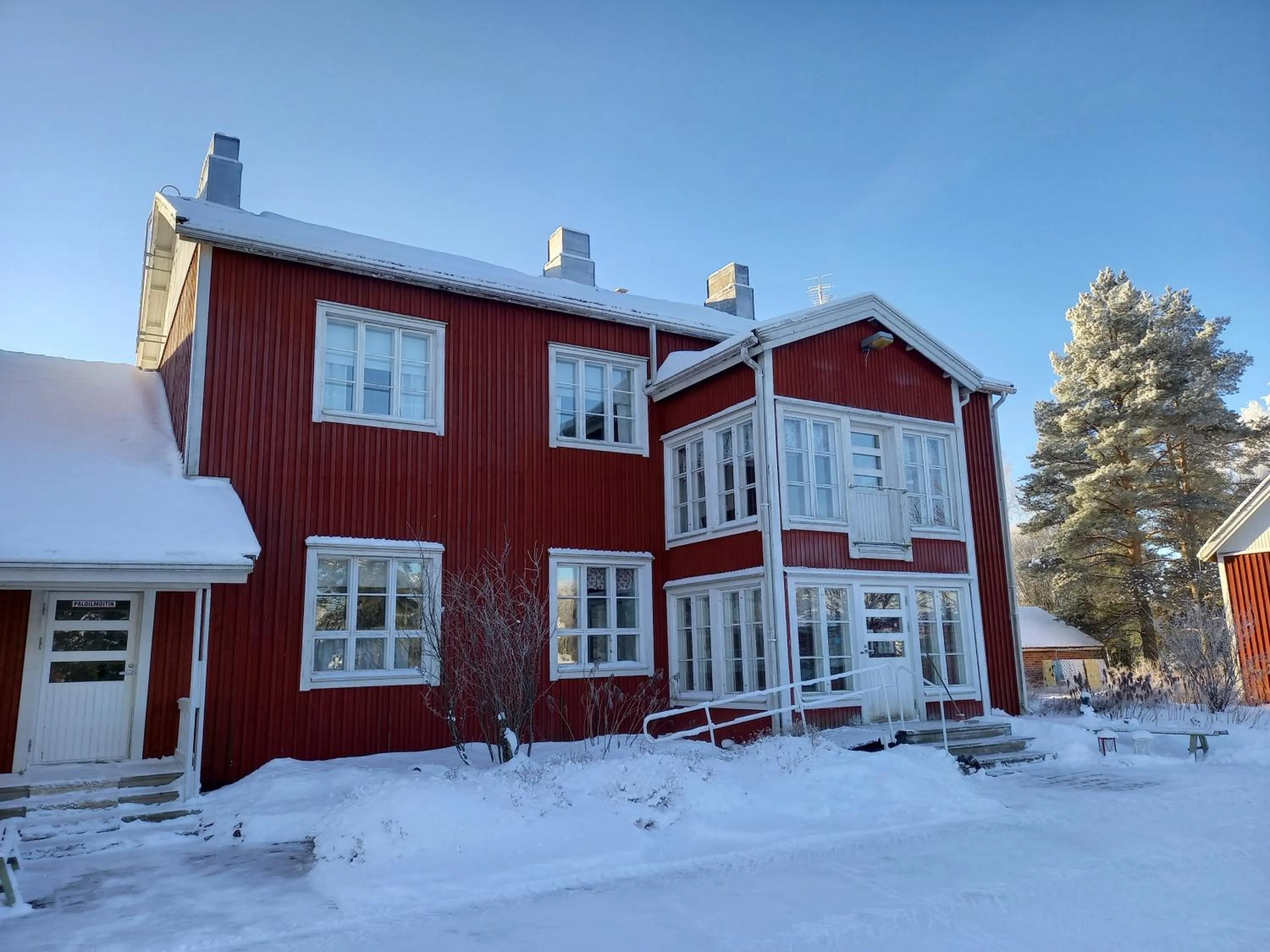 Property building in Opintola Bed & Breakfast