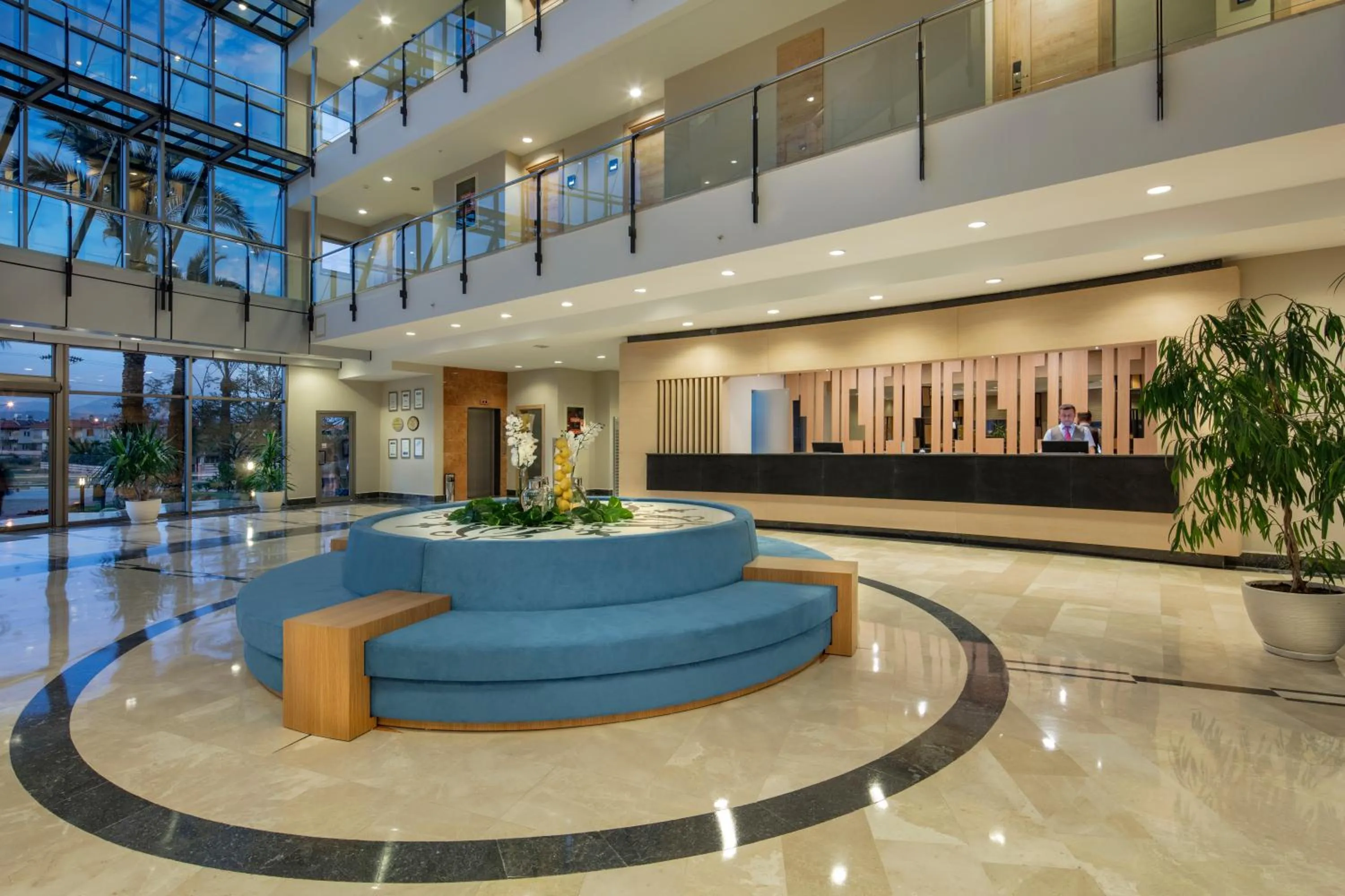 Lobby or reception in Novum Garden Side Hotel