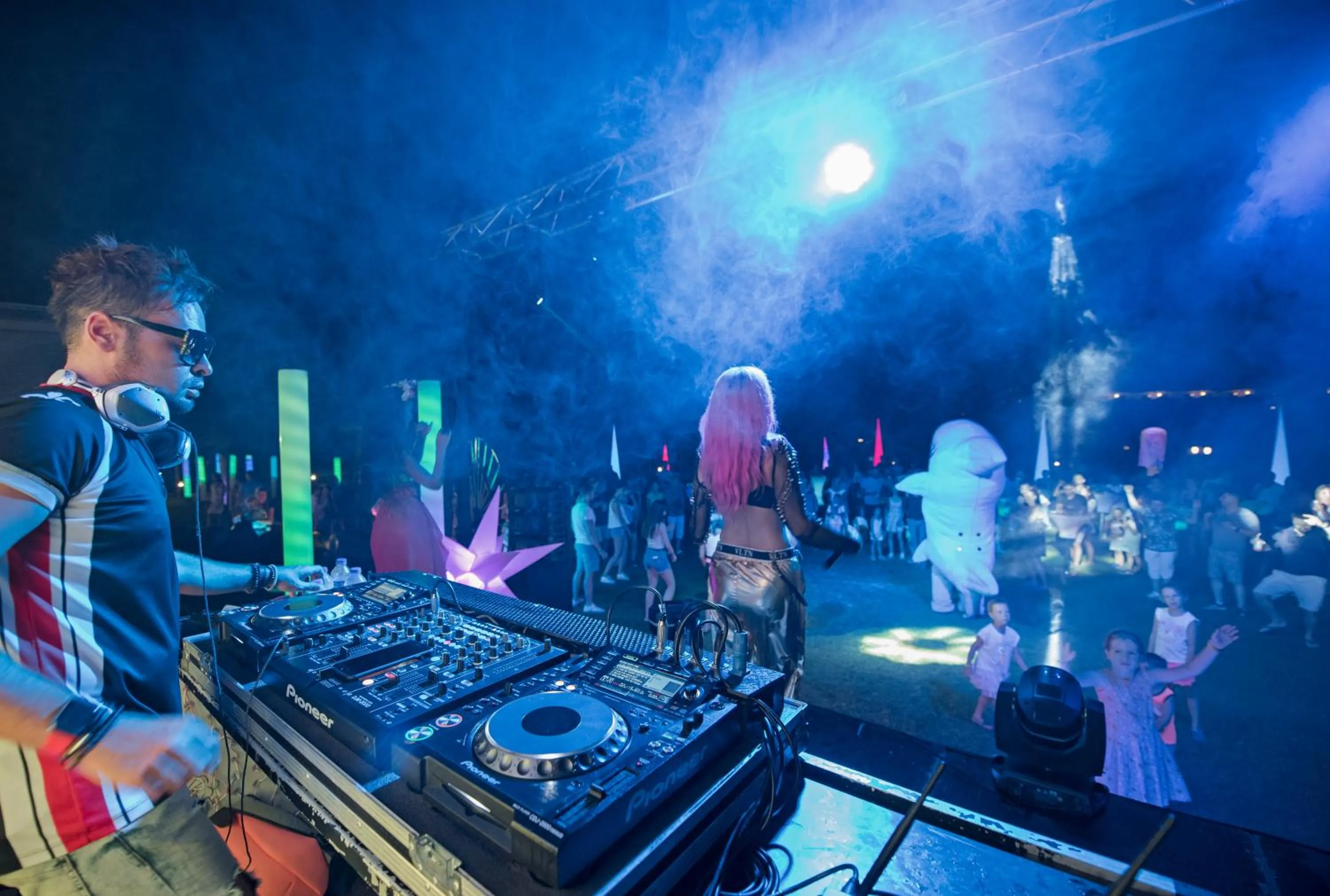 Evening entertainment in Novum Garden Side Hotel