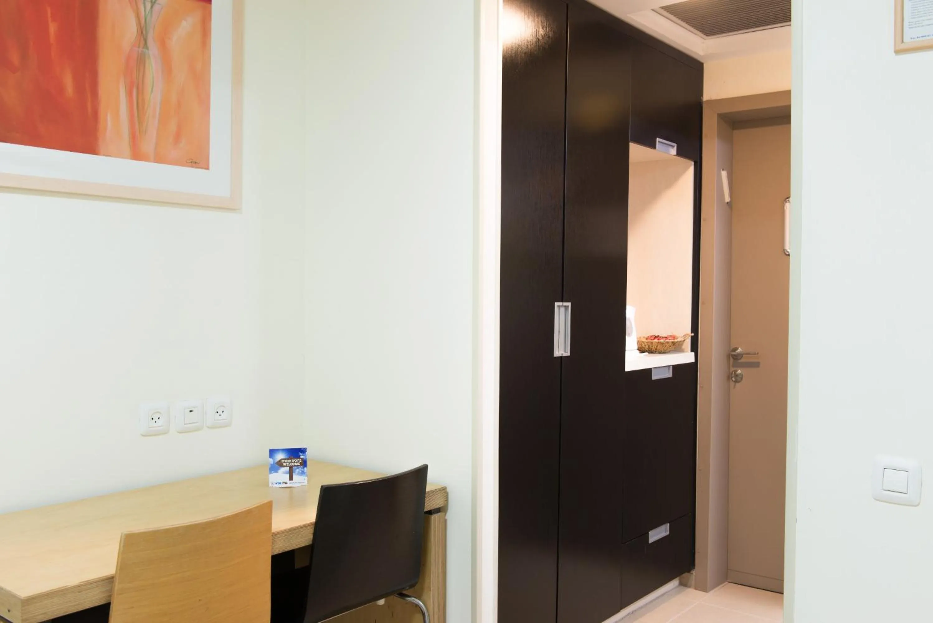 Photo of the whole room in HI - Shlomi Hostel