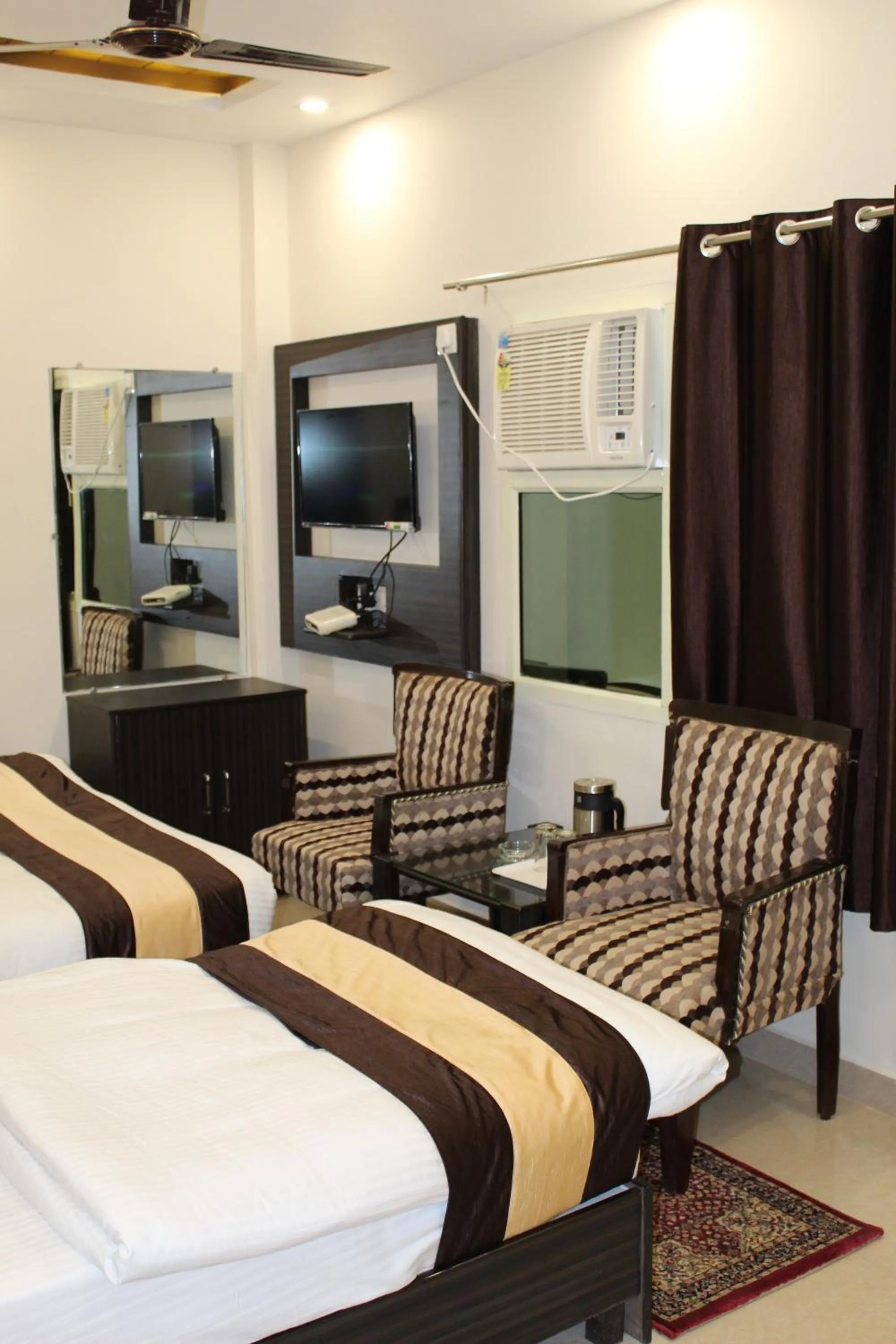 Bedroom, Bed in Hotel Gopal