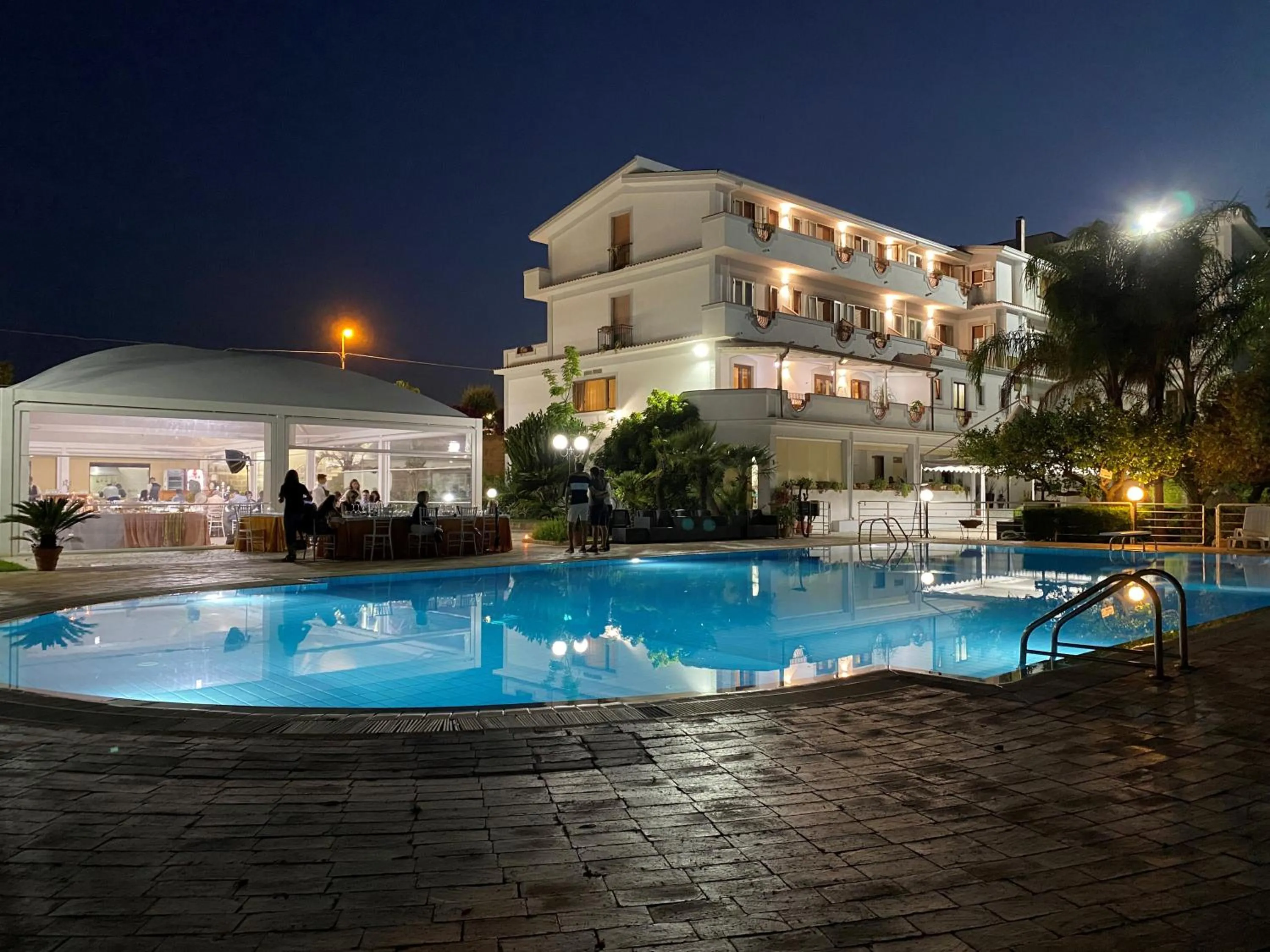 Restaurant/places to eat in Hotel Il Corsaro