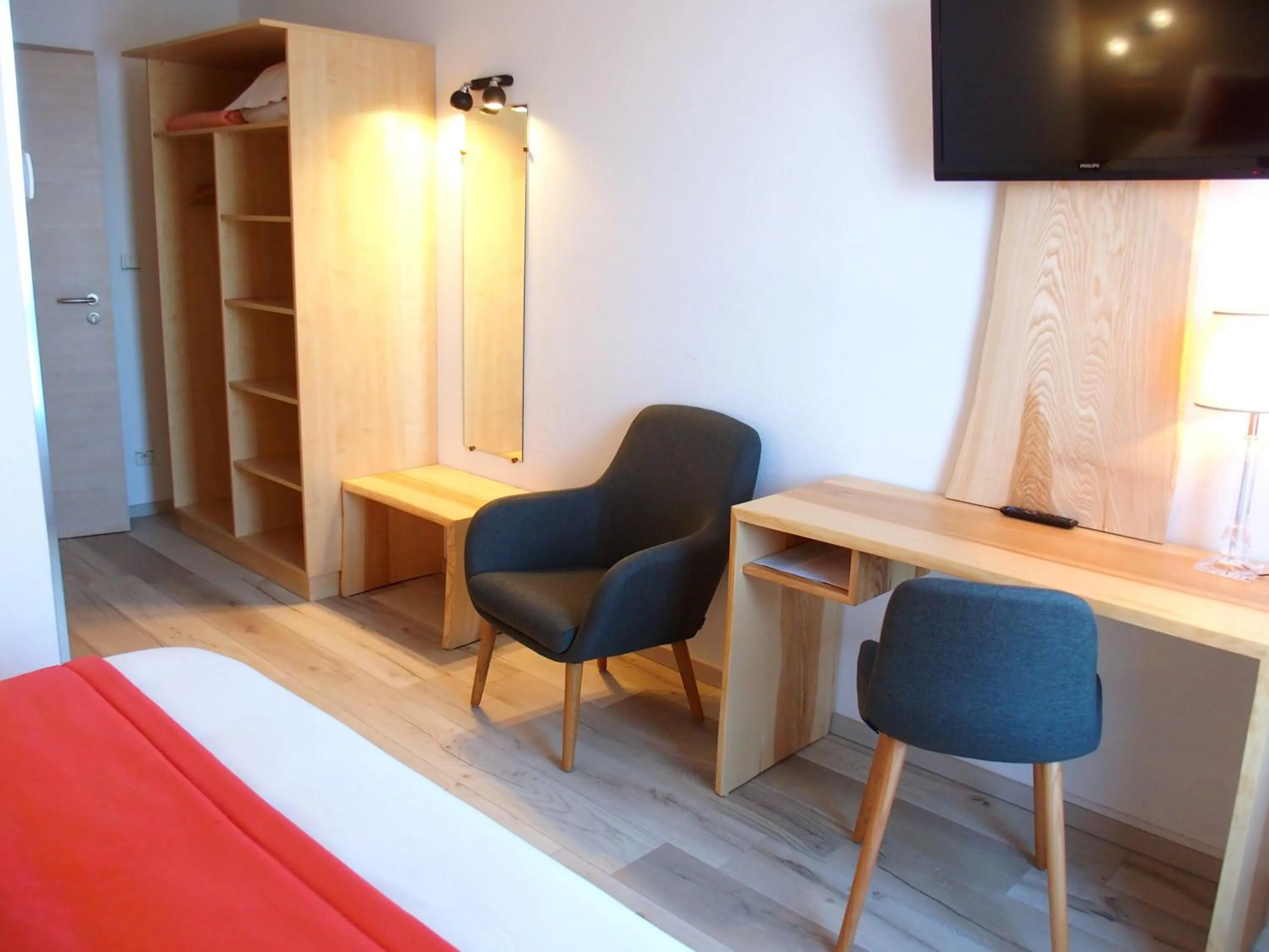 Seating area in Logis Hôtel Restaurant Hostellerie de l'Étoile