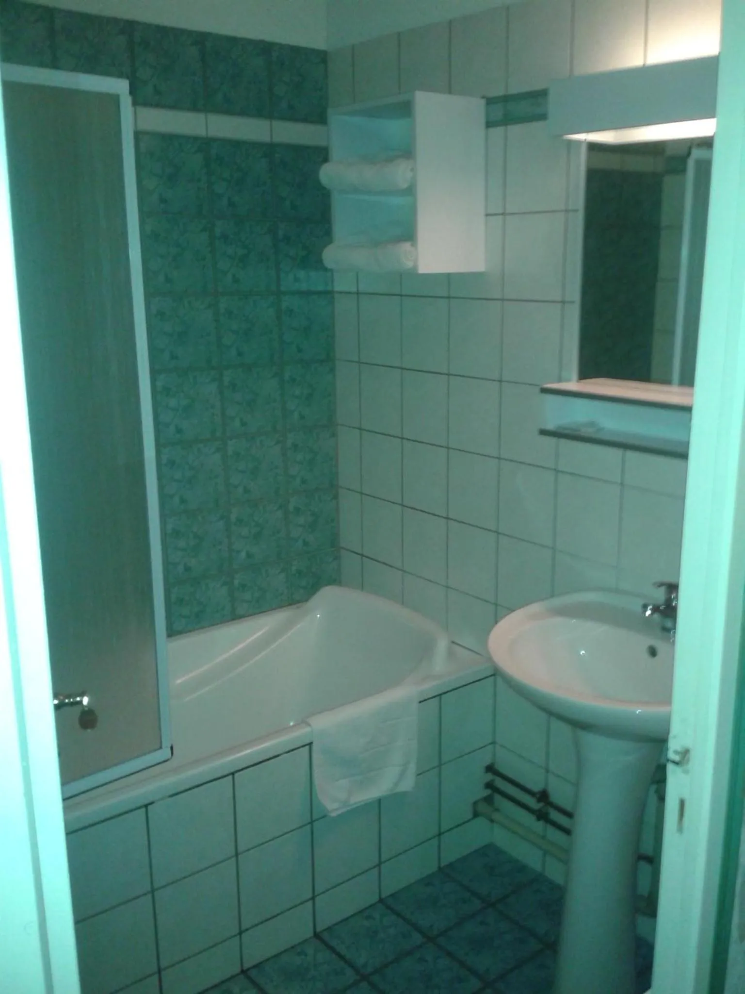 Bathroom in Logis Hôtel Restaurant Hostellerie de l'Étoile