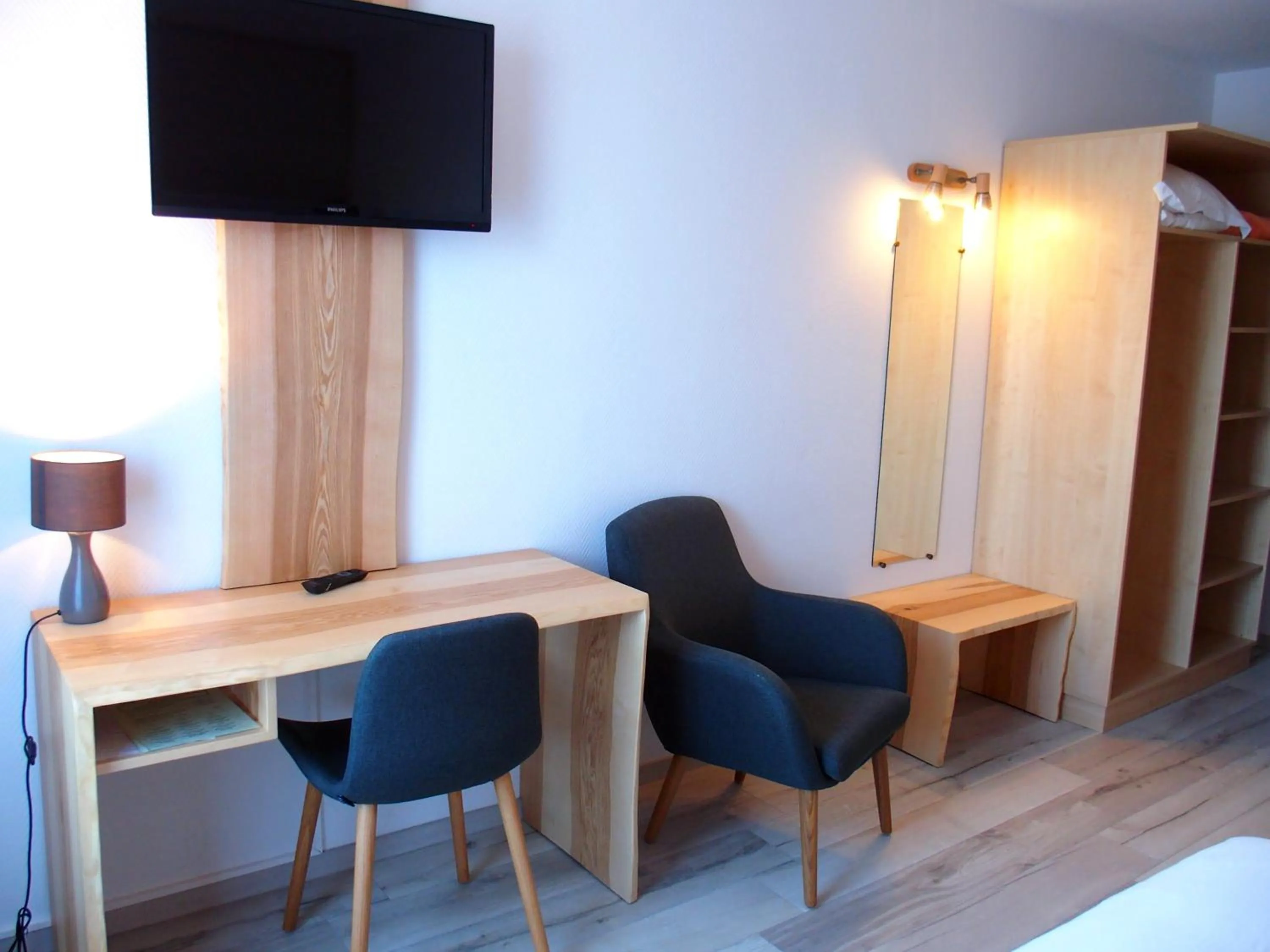 Seating area in Logis Hôtel Restaurant Hostellerie de l'Étoile