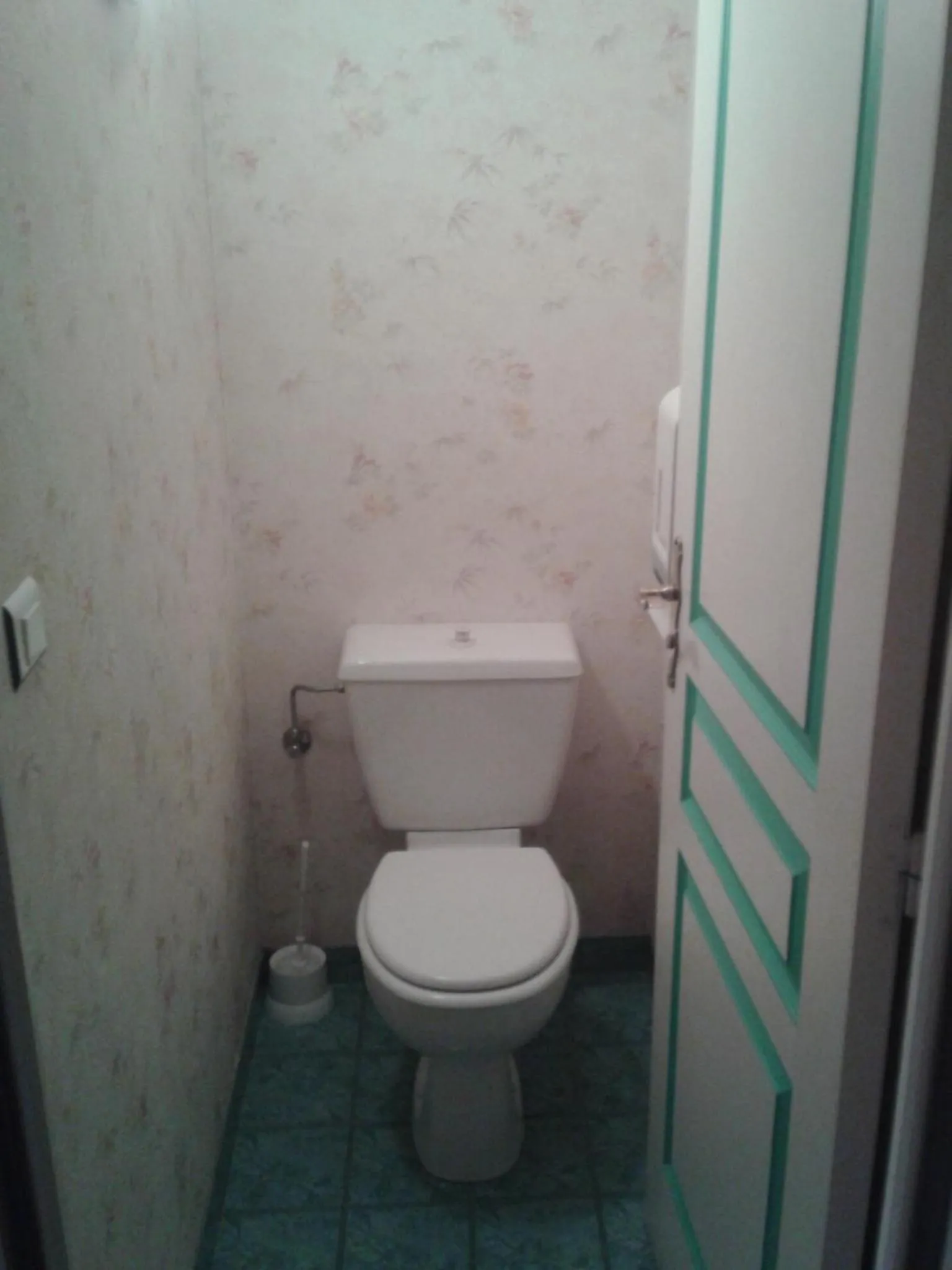 Toilet in Logis Hôtel Restaurant Hostellerie de l'Étoile