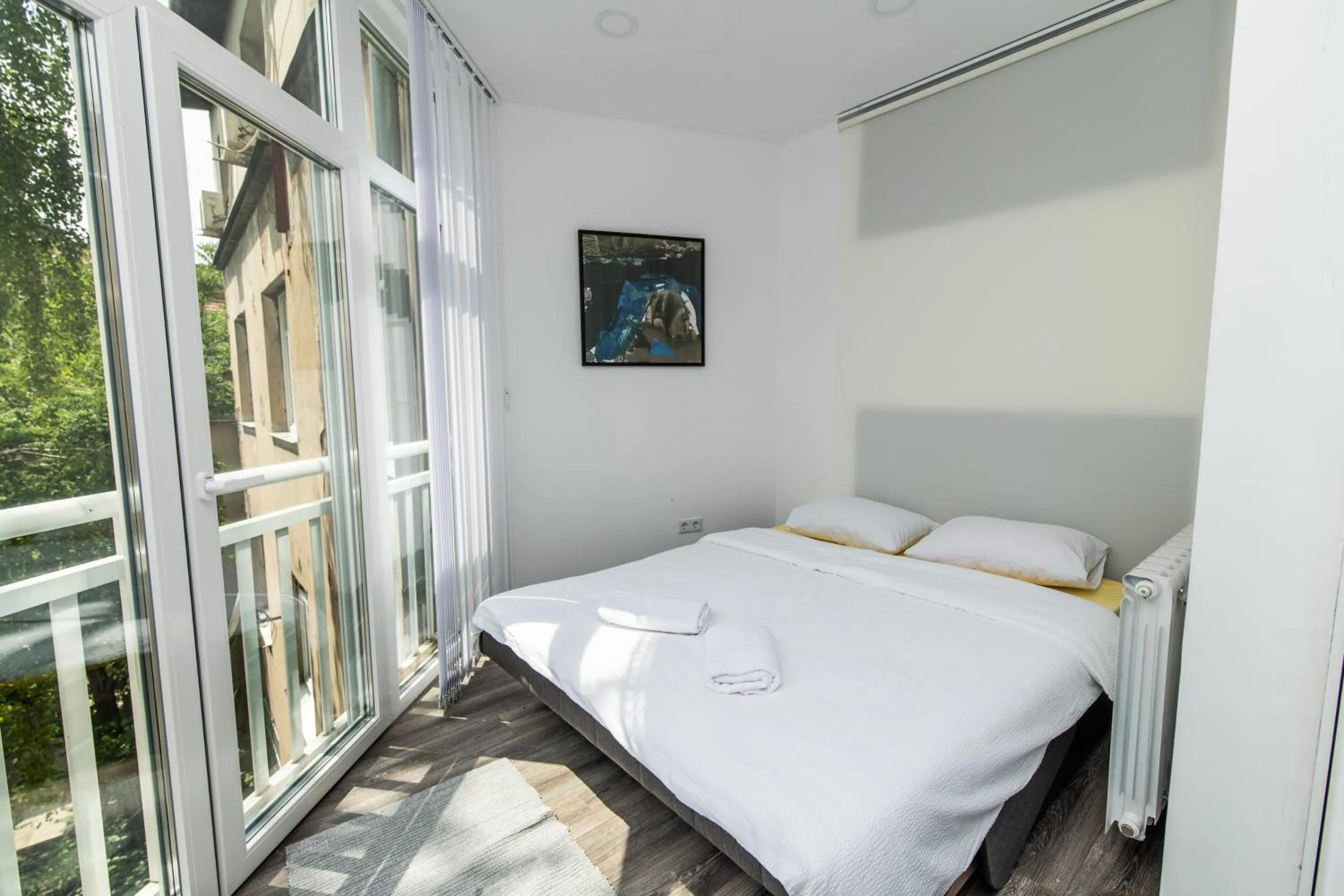 Modern Apartment in the Heart of the City Center!