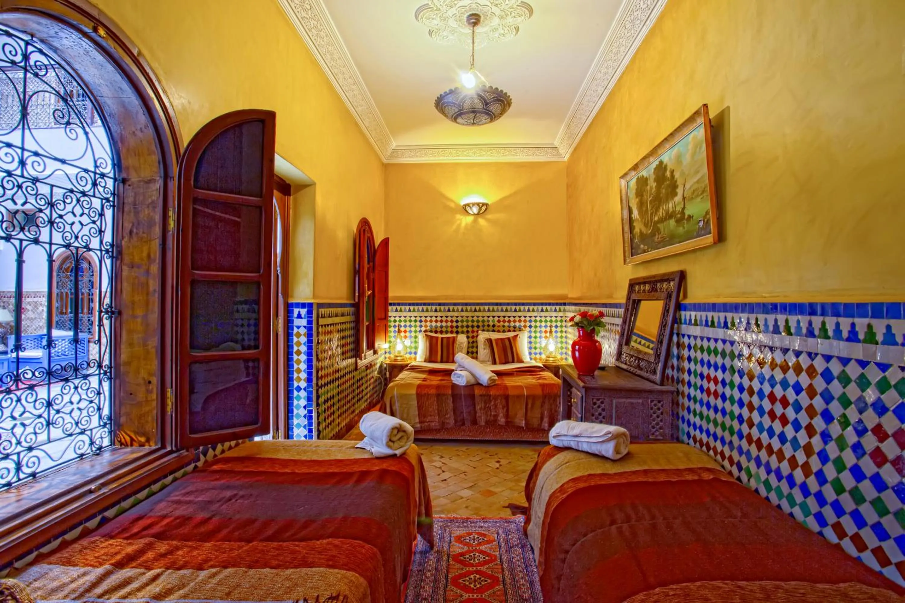 Photo of the whole room, Bed in Riad Lakhdar