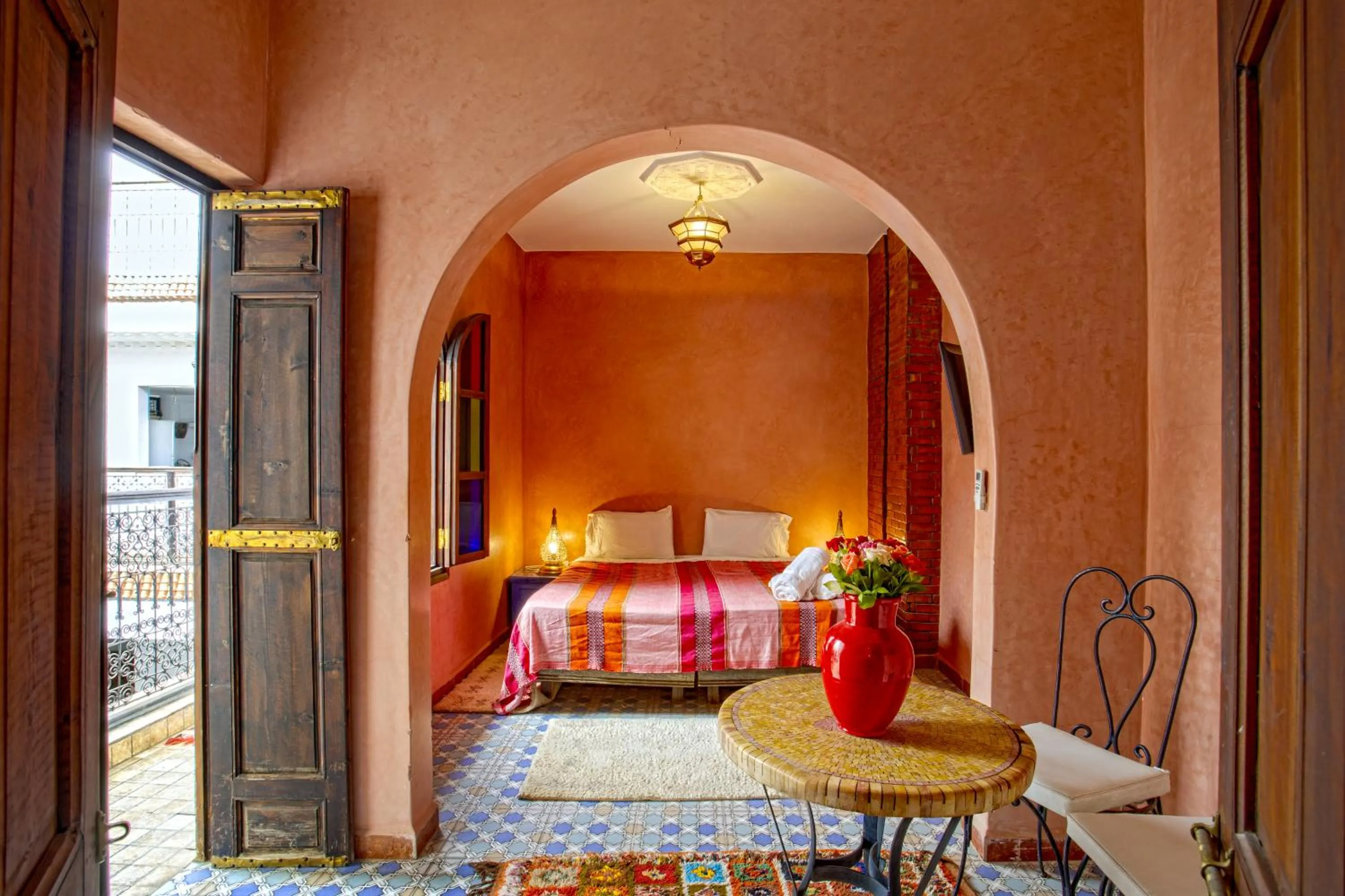 Photo of the whole room, Bed in Riad Lakhdar