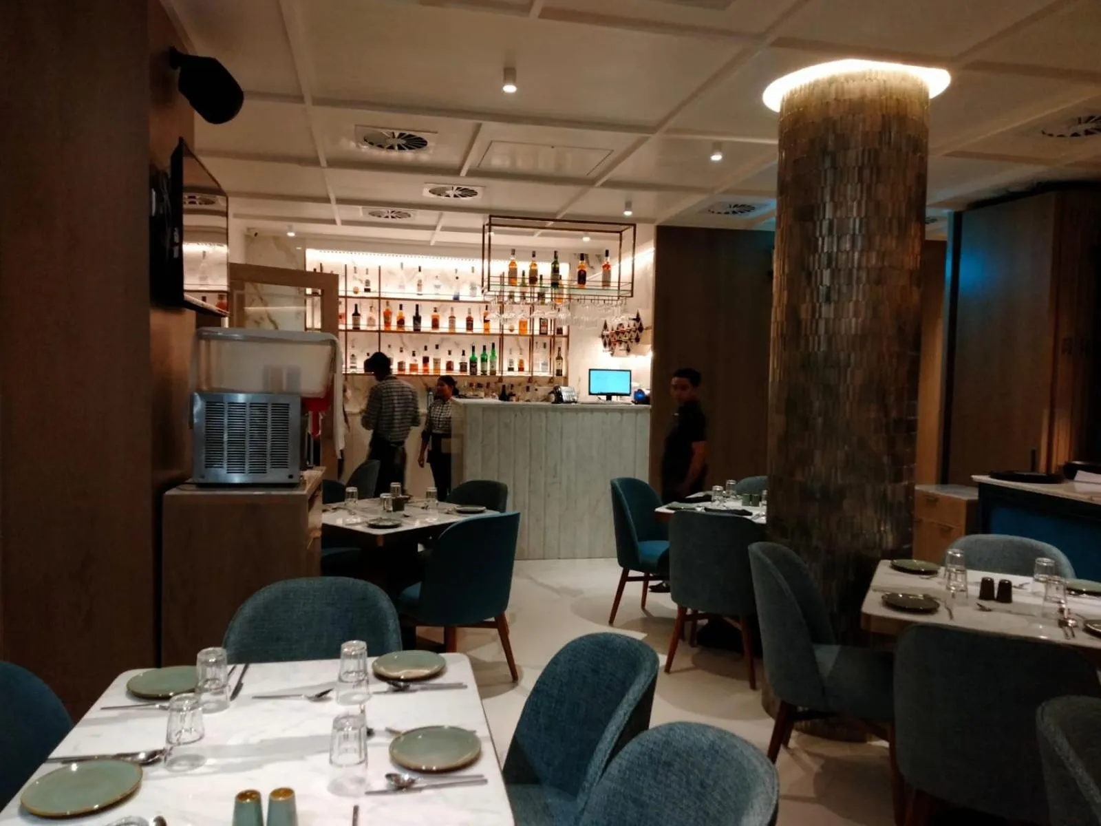 Restaurant/places to eat in Citizen Hotel