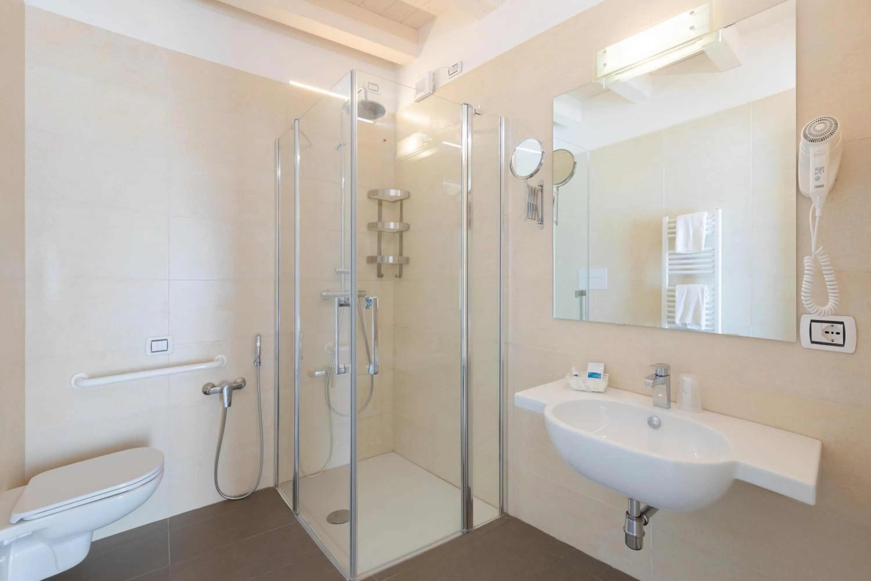 Bathroom in Hotel Garni' Serena