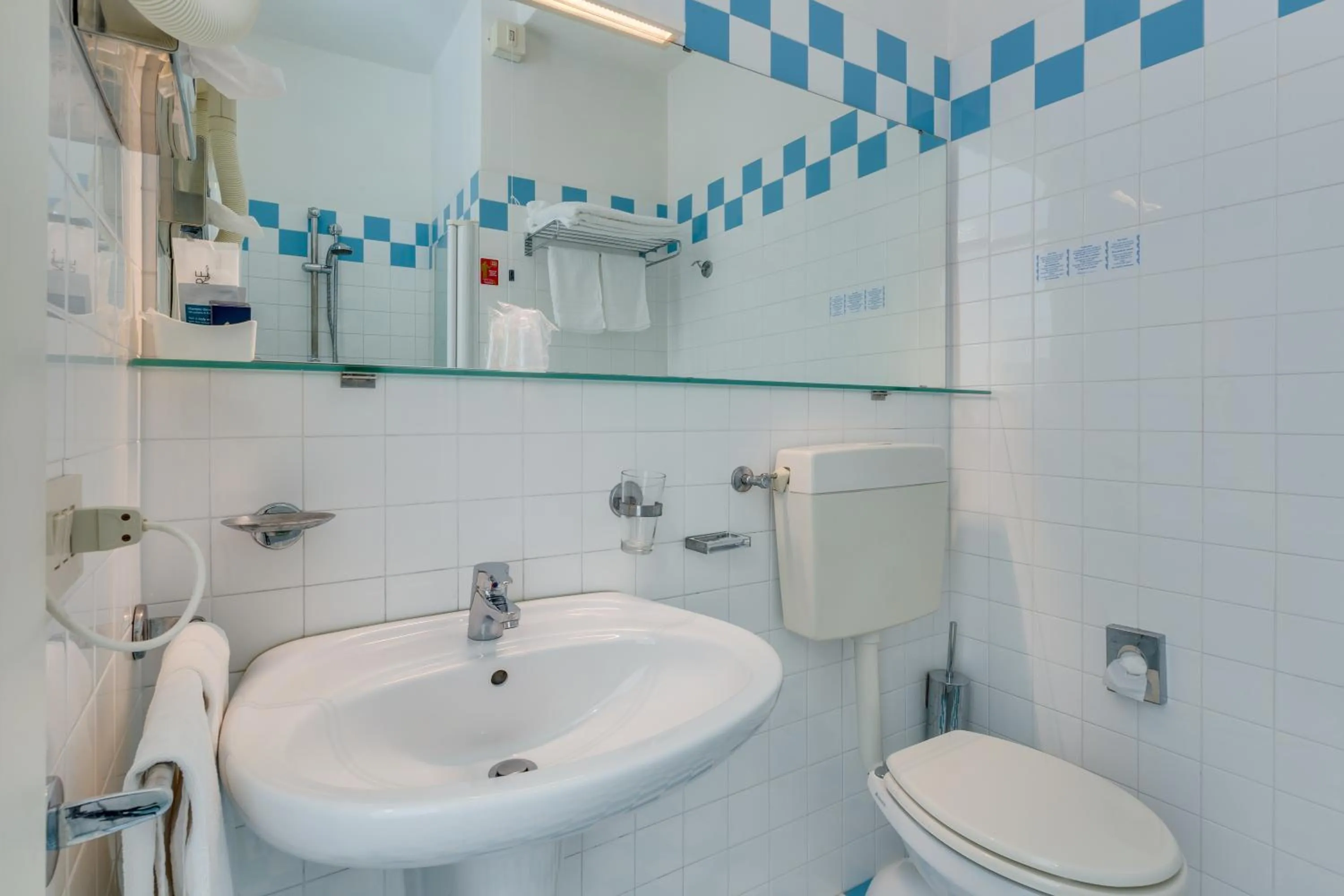 Bathroom in Hotel Garni' Serena