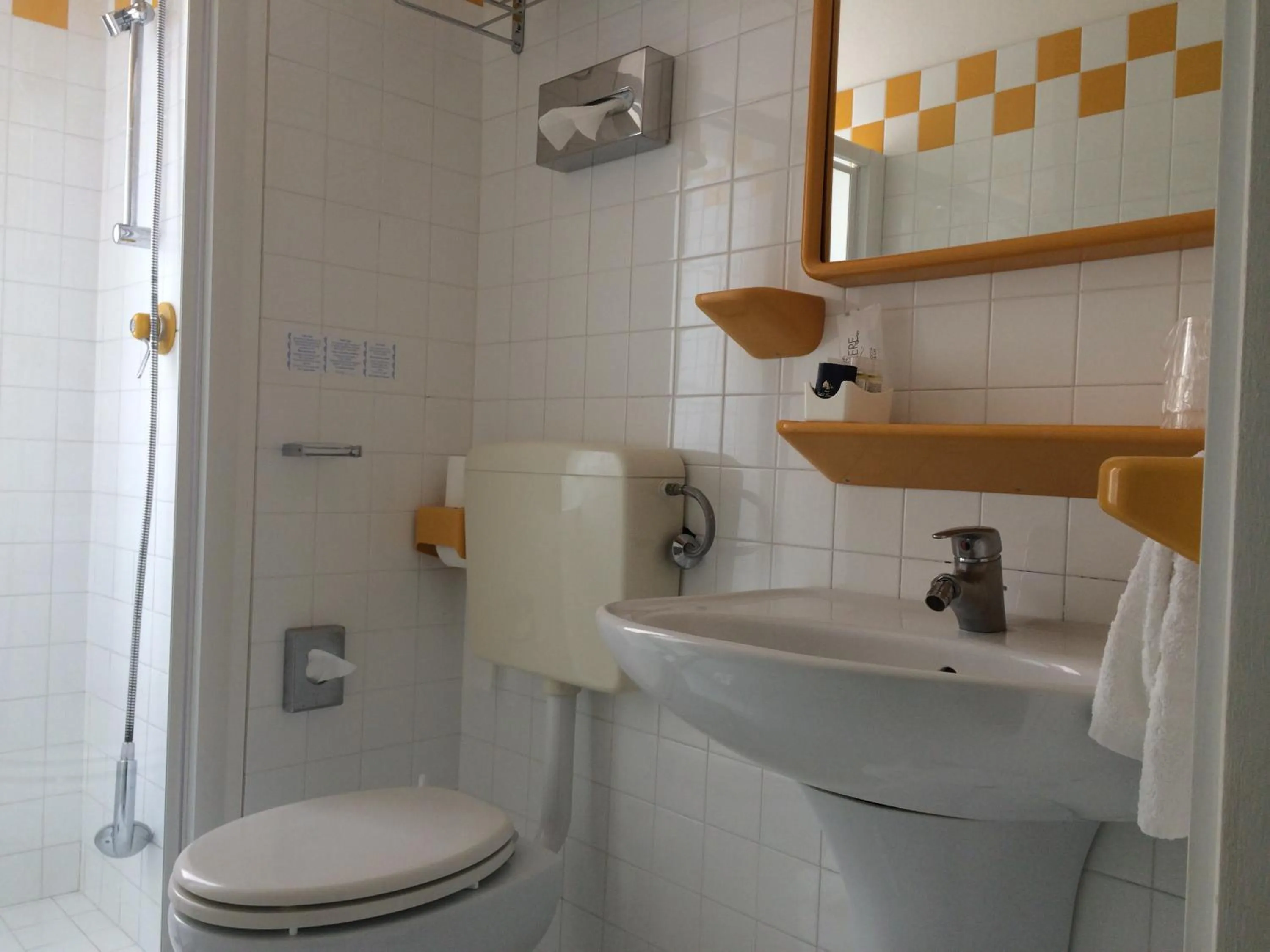 Bathroom in Hotel Garni' Serena