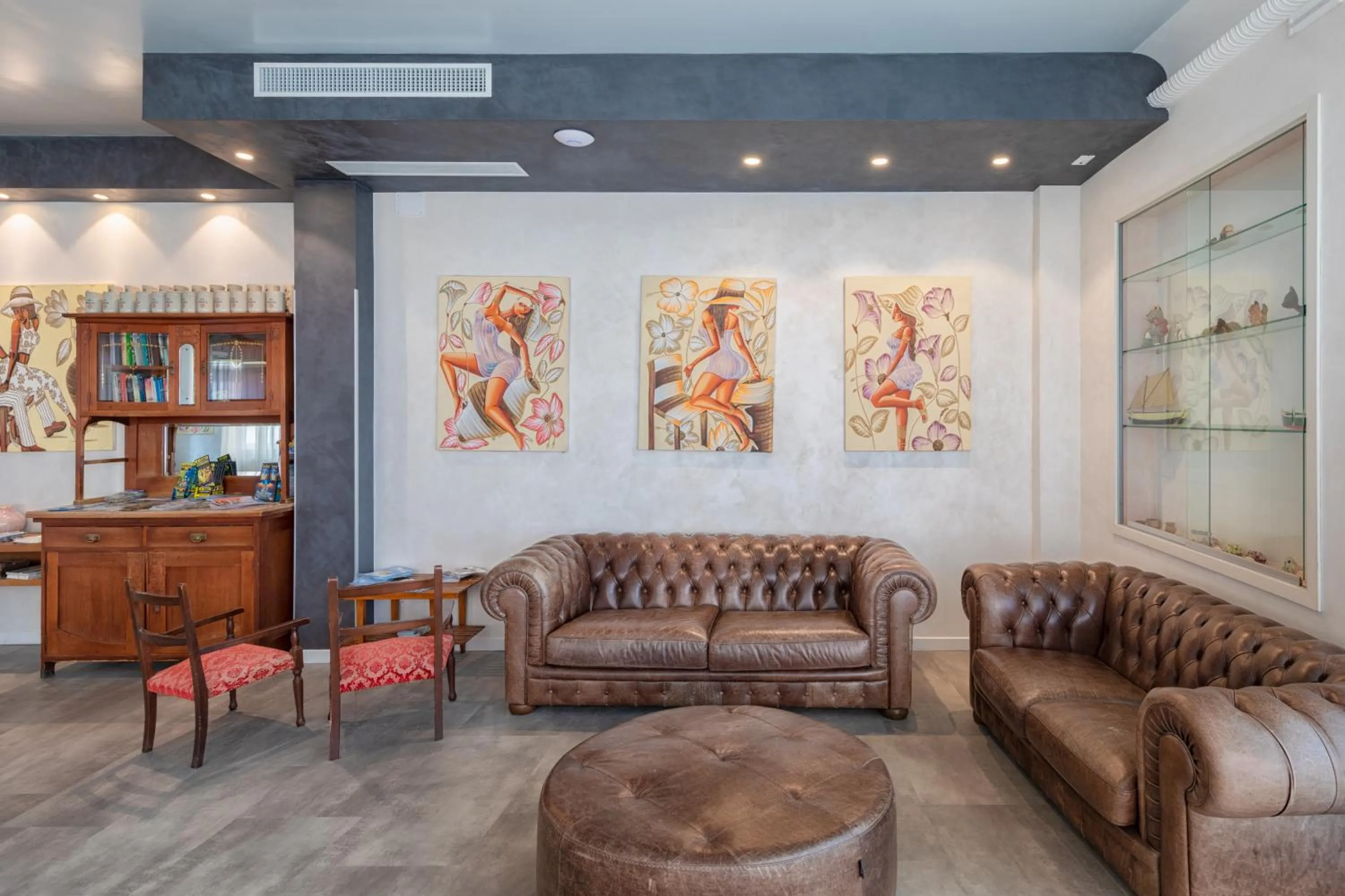 Communal lounge/ TV room in Hotel Garni' Serena