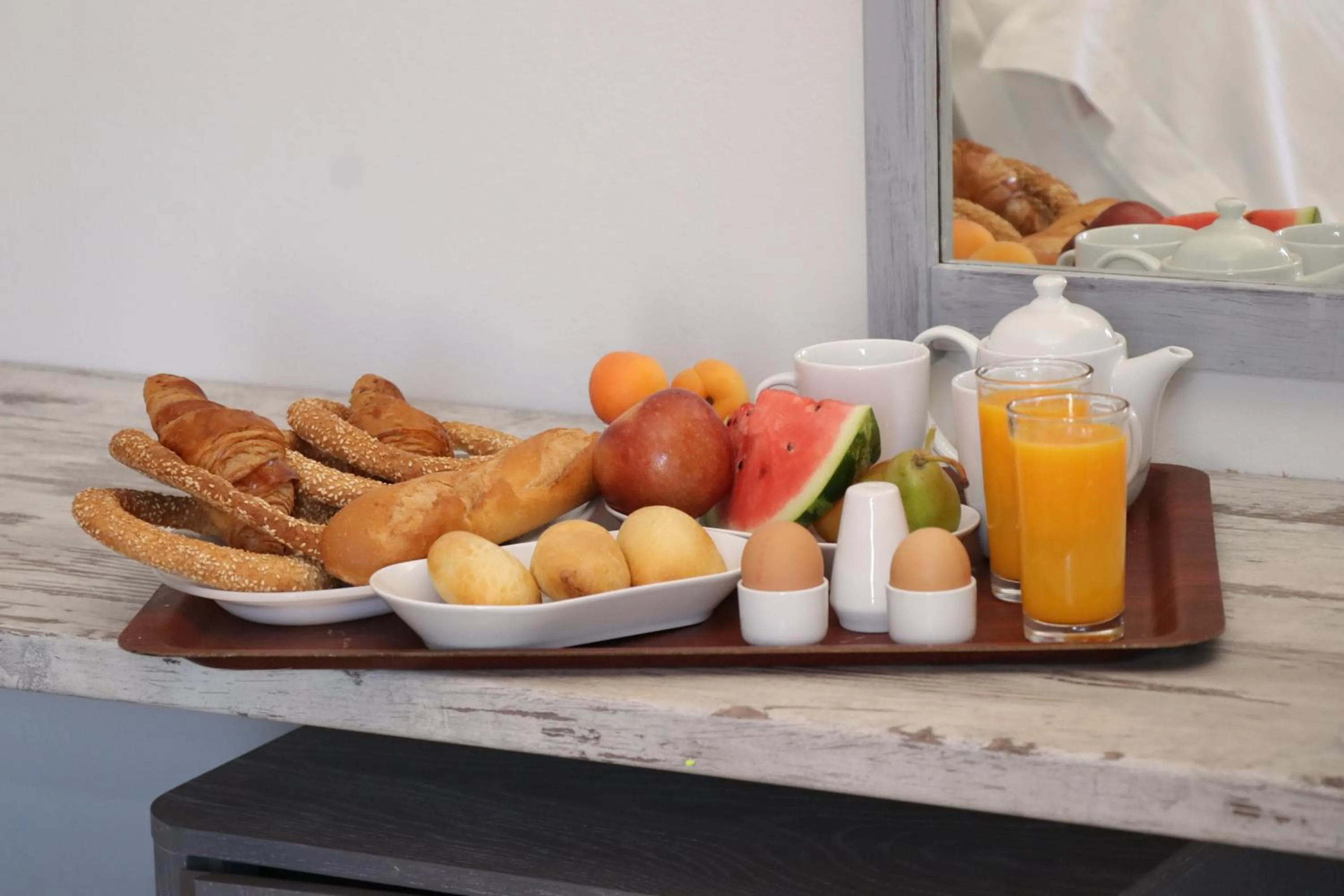 Breakfast in Grace Hotel & Studios