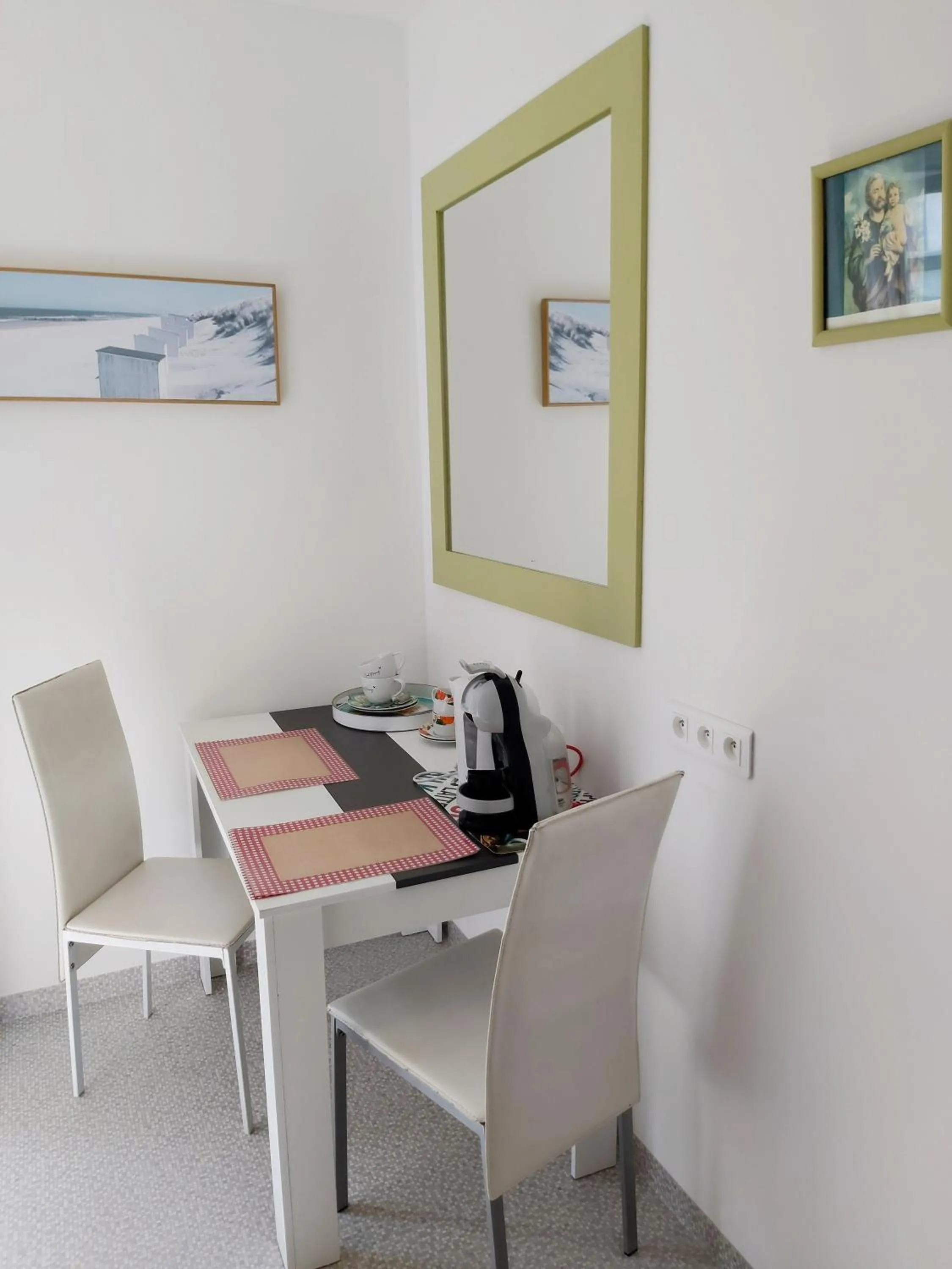 hair dresser in la Résidence Berceau de Bernadette - Bernadette's cradle - Near Bernadette'House