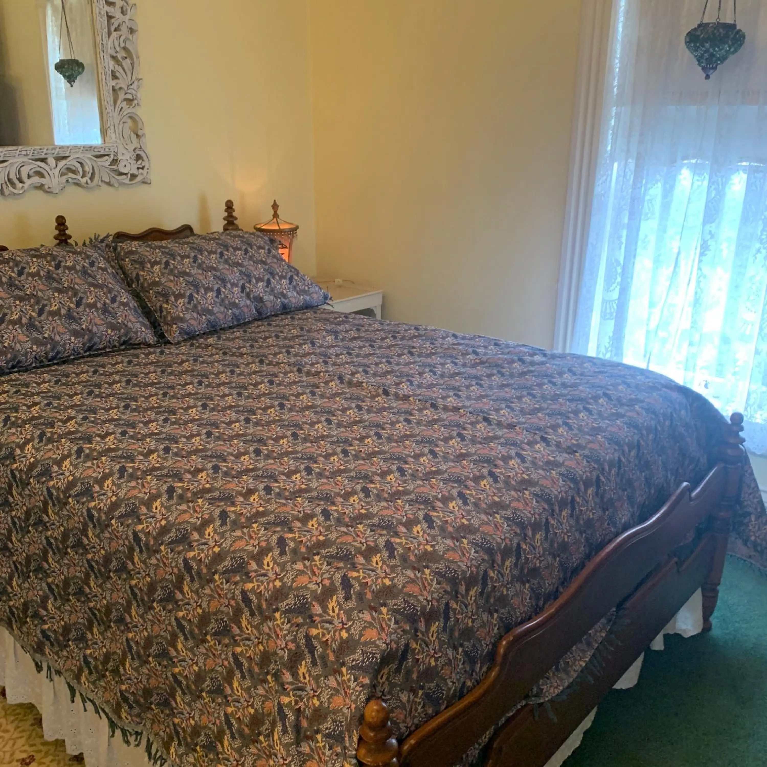 Bed in Innisfree Bed & Breakfast