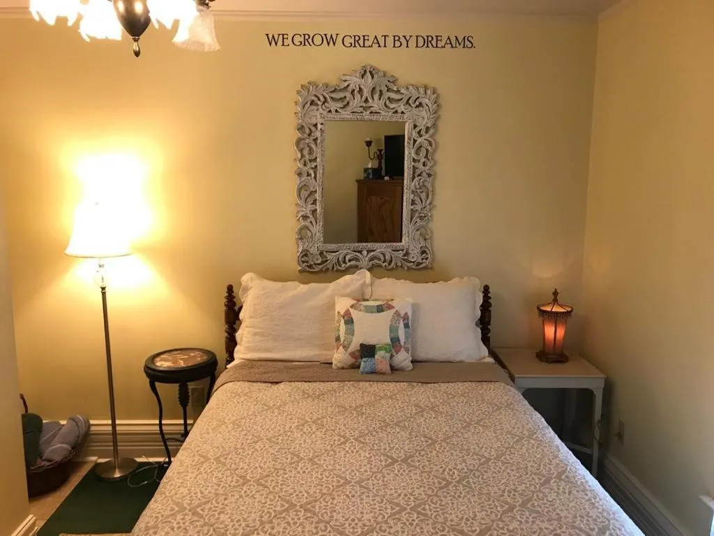 Bed in Innisfree Bed & Breakfast