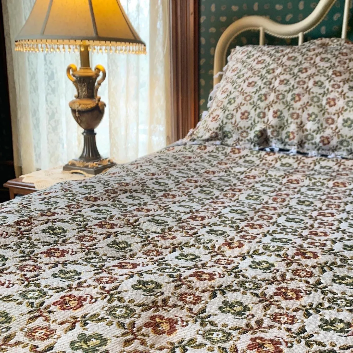 Bed in Innisfree Bed & Breakfast