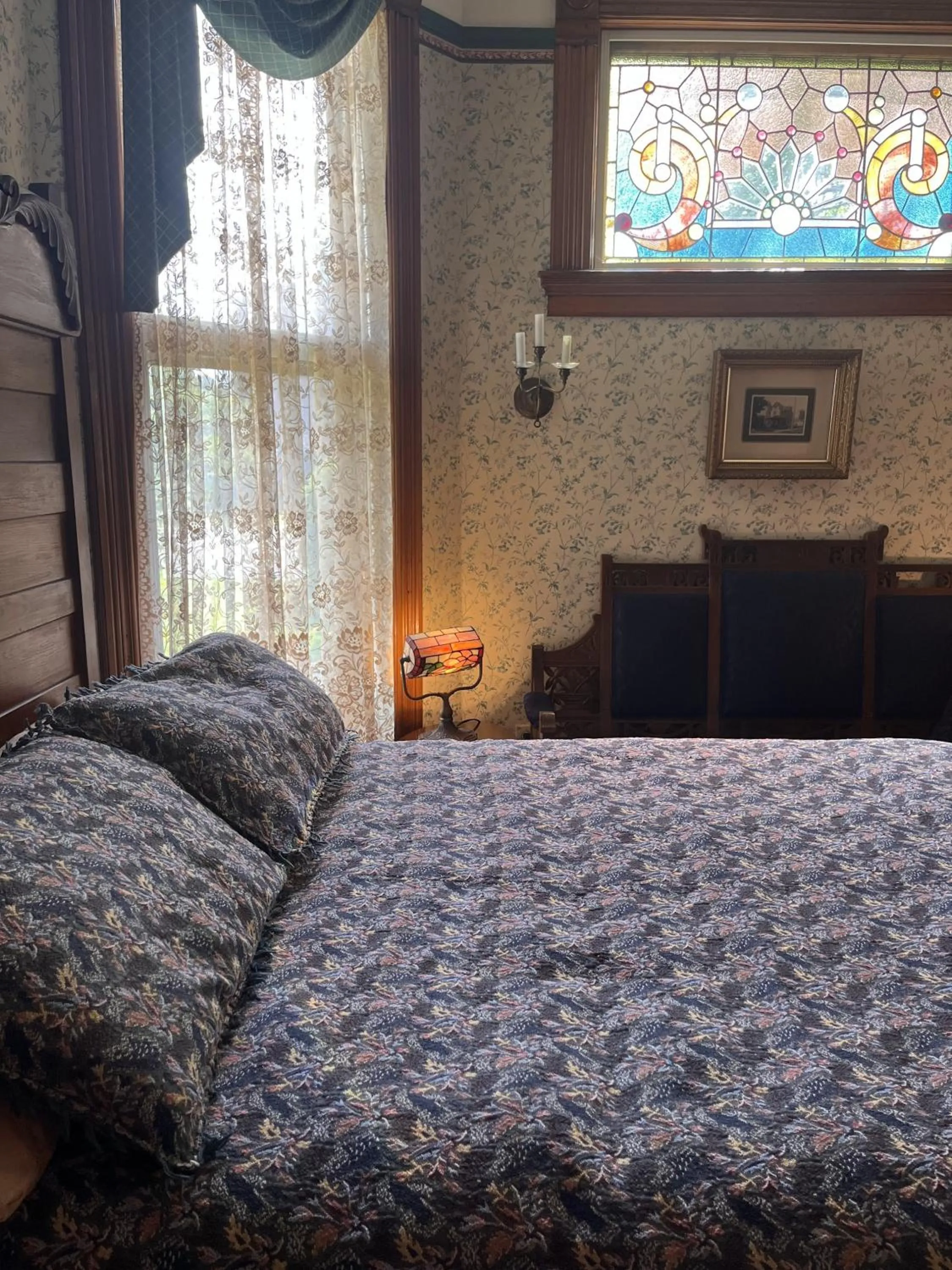 Bed in Innisfree Bed & Breakfast