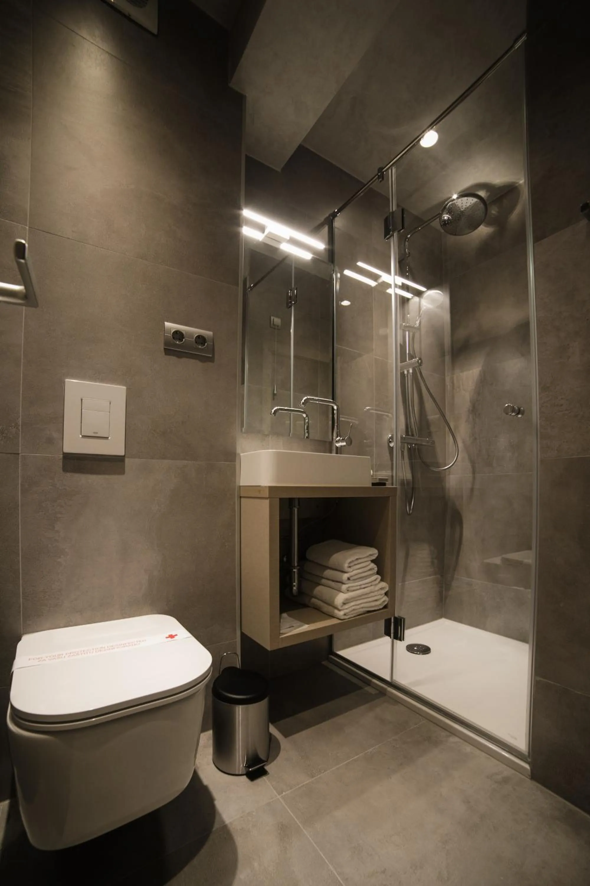 Toilet in Hotel Bank