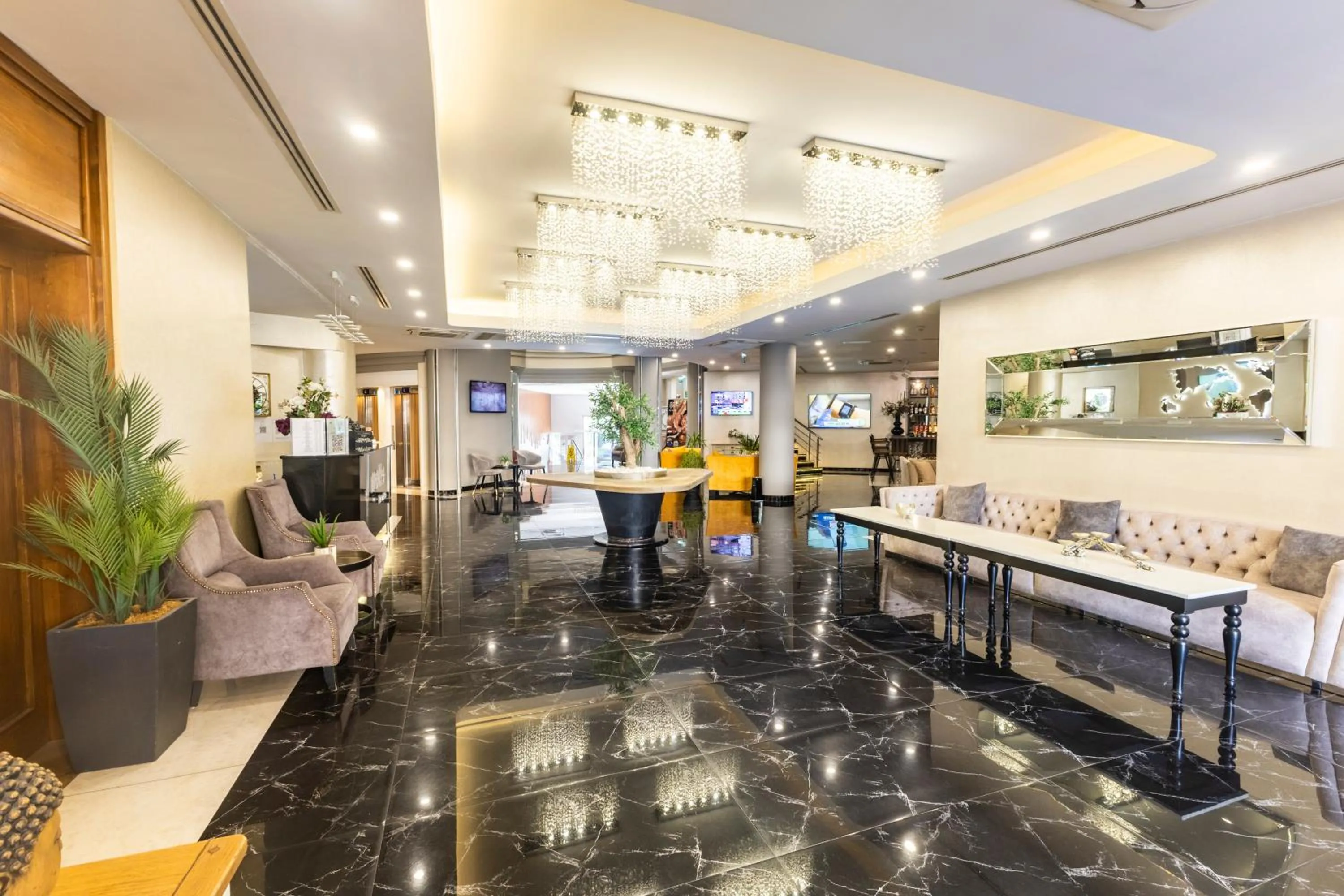 Lobby or reception in Motto Premium Hotel&Spa