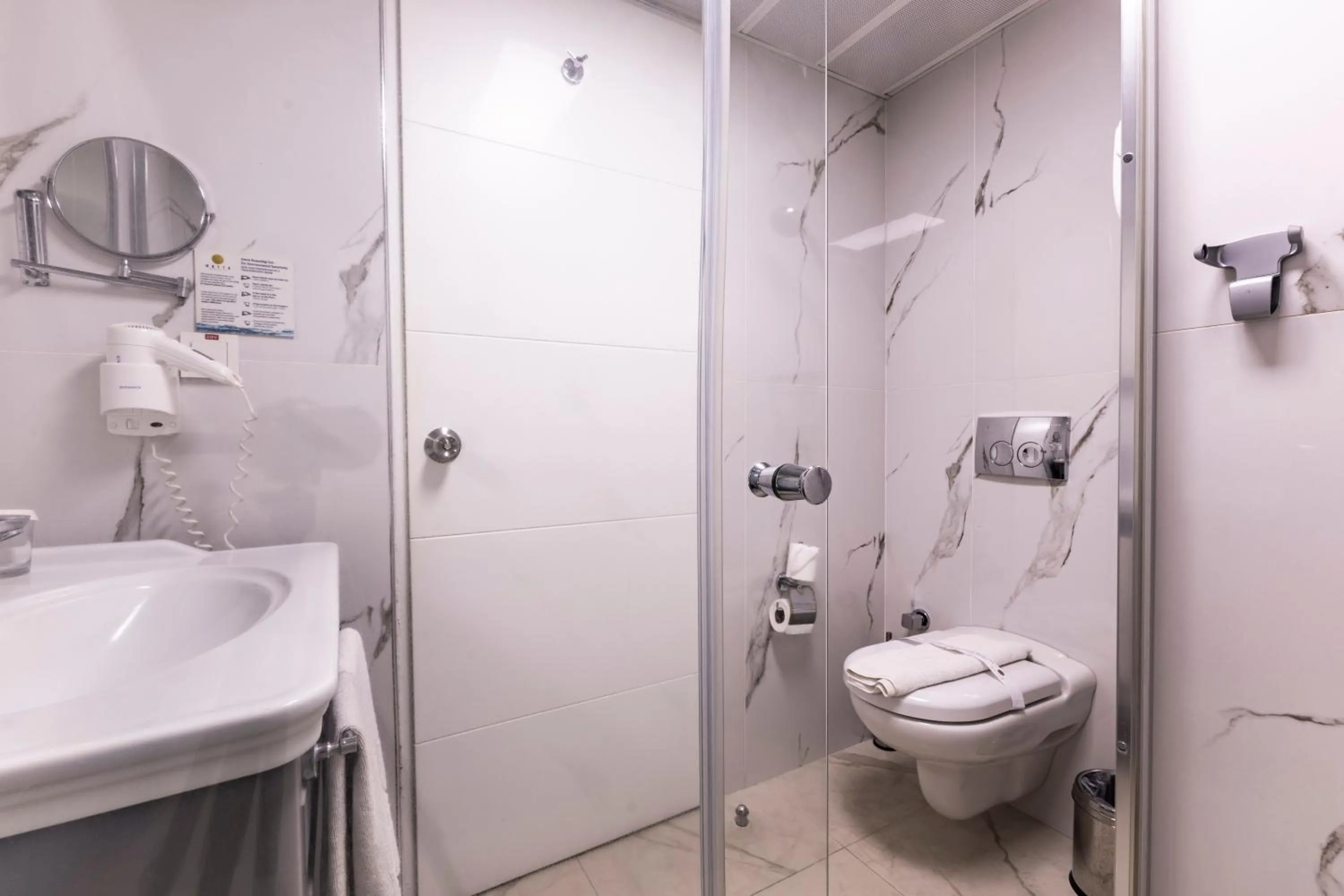 Toilet in Motto Premium Hotel&Spa