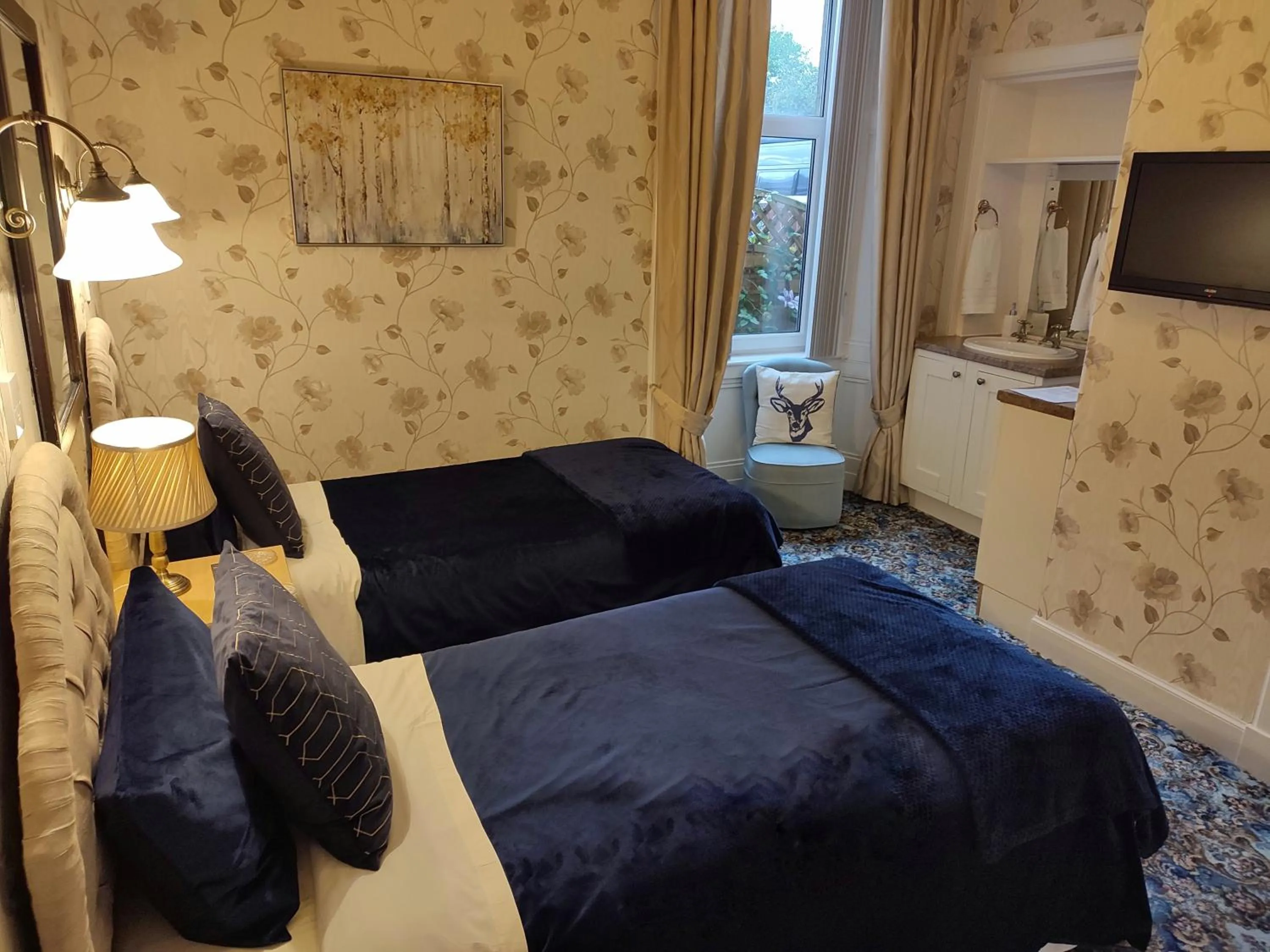 Bedroom, Bed in Dunallan Guest House