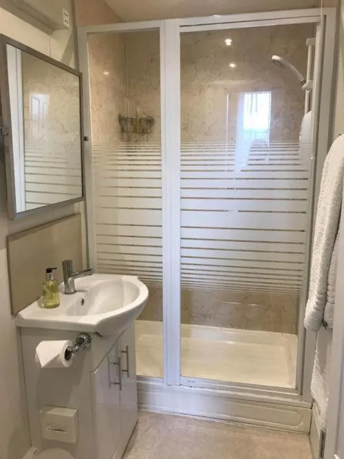 Bathroom in Dunallan Guest House