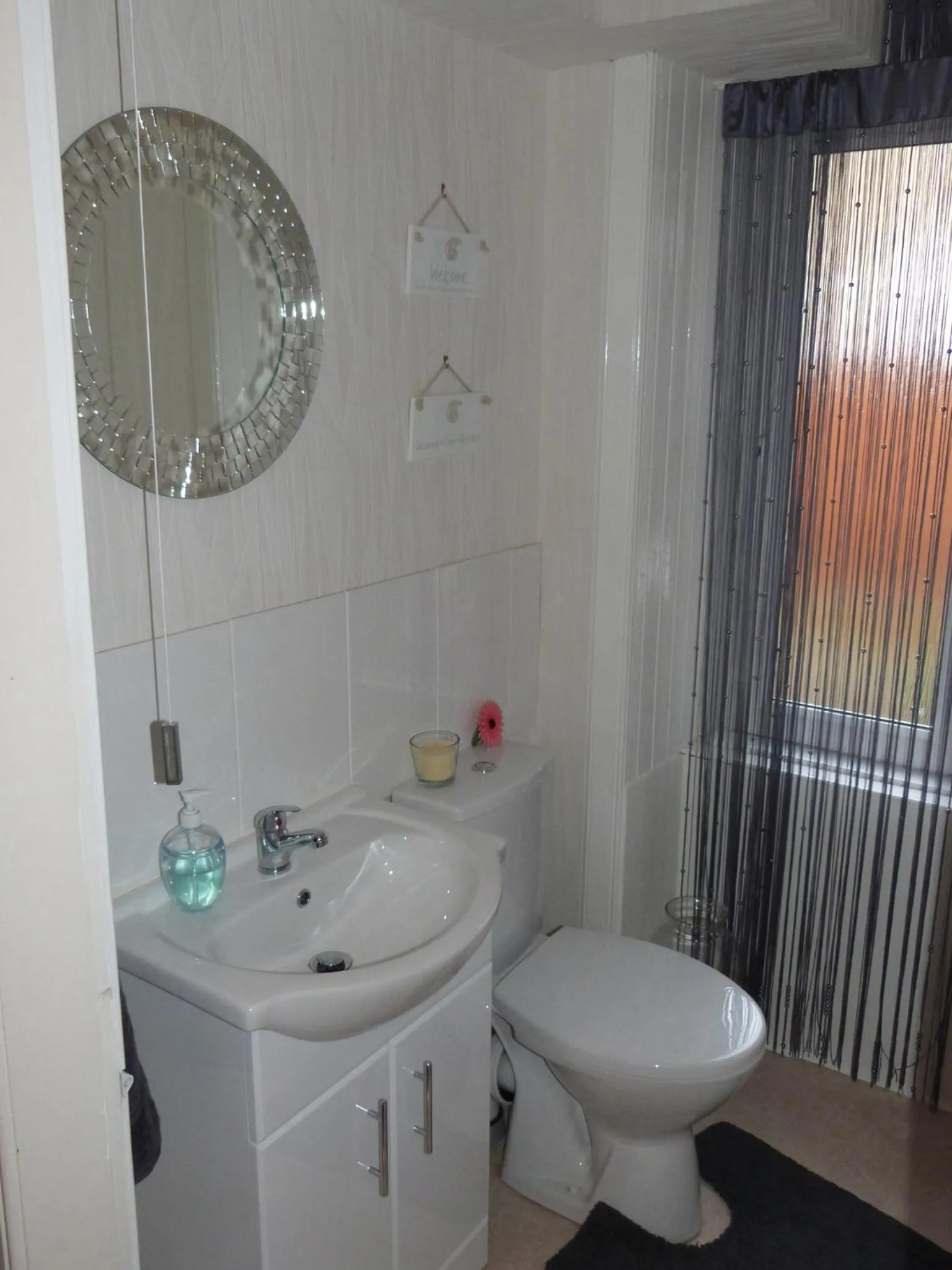 Toilet in Dunallan Guest House